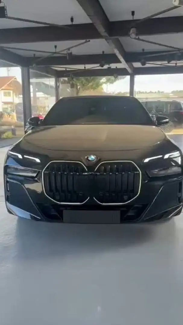 BMW 740 Zwart - 1