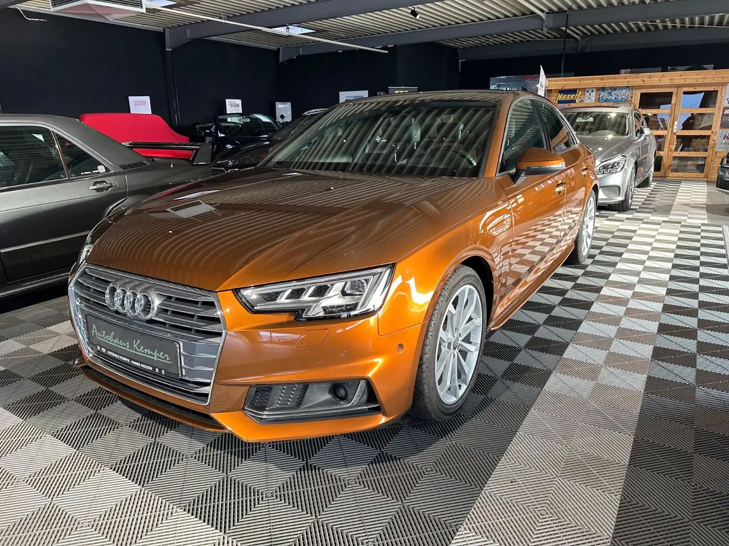Audi A4 Lim. Sport Ultra Audi Exclusive / Individual Bruin - 1