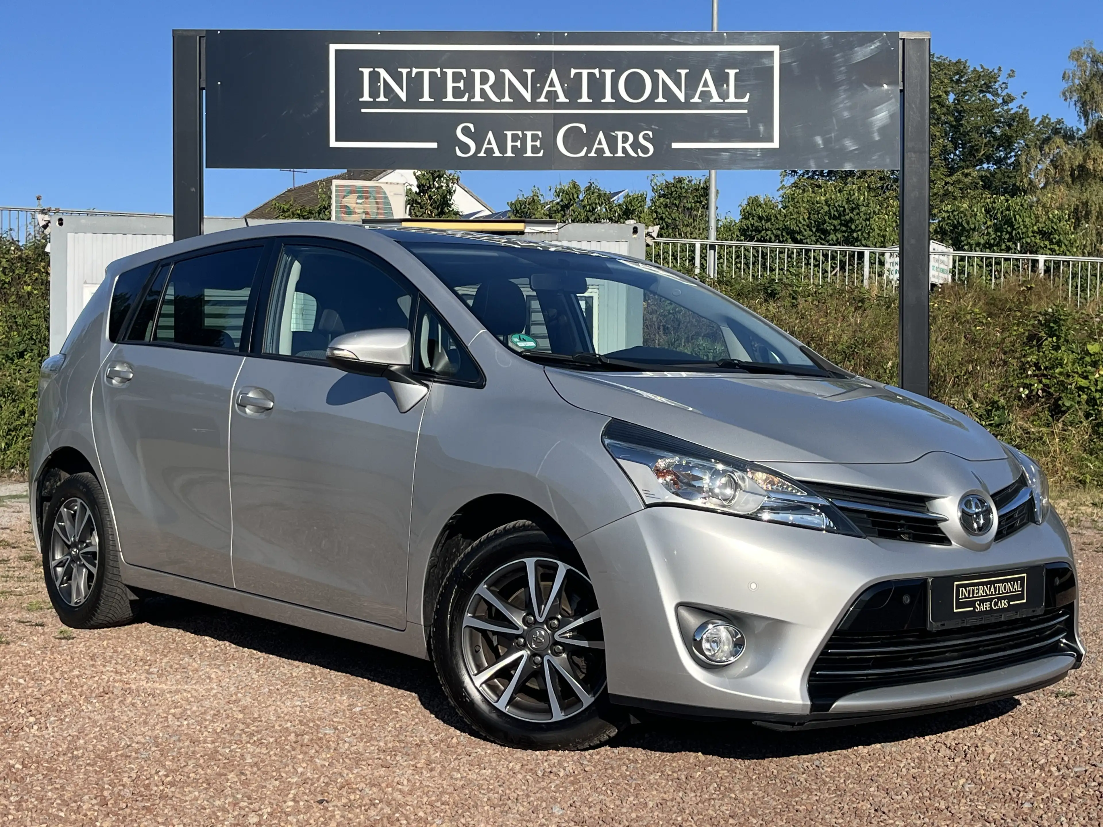 Toyota Verso 1.6 Diesel / 2.Hand / Kamera / Panorama — photo 3