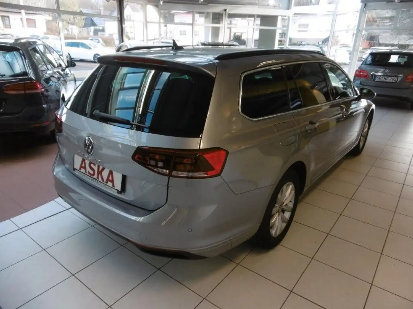 Volkswagen Passat Variant 1.5 TSI DSG NAVI LM AHK Komfort Silber - 2