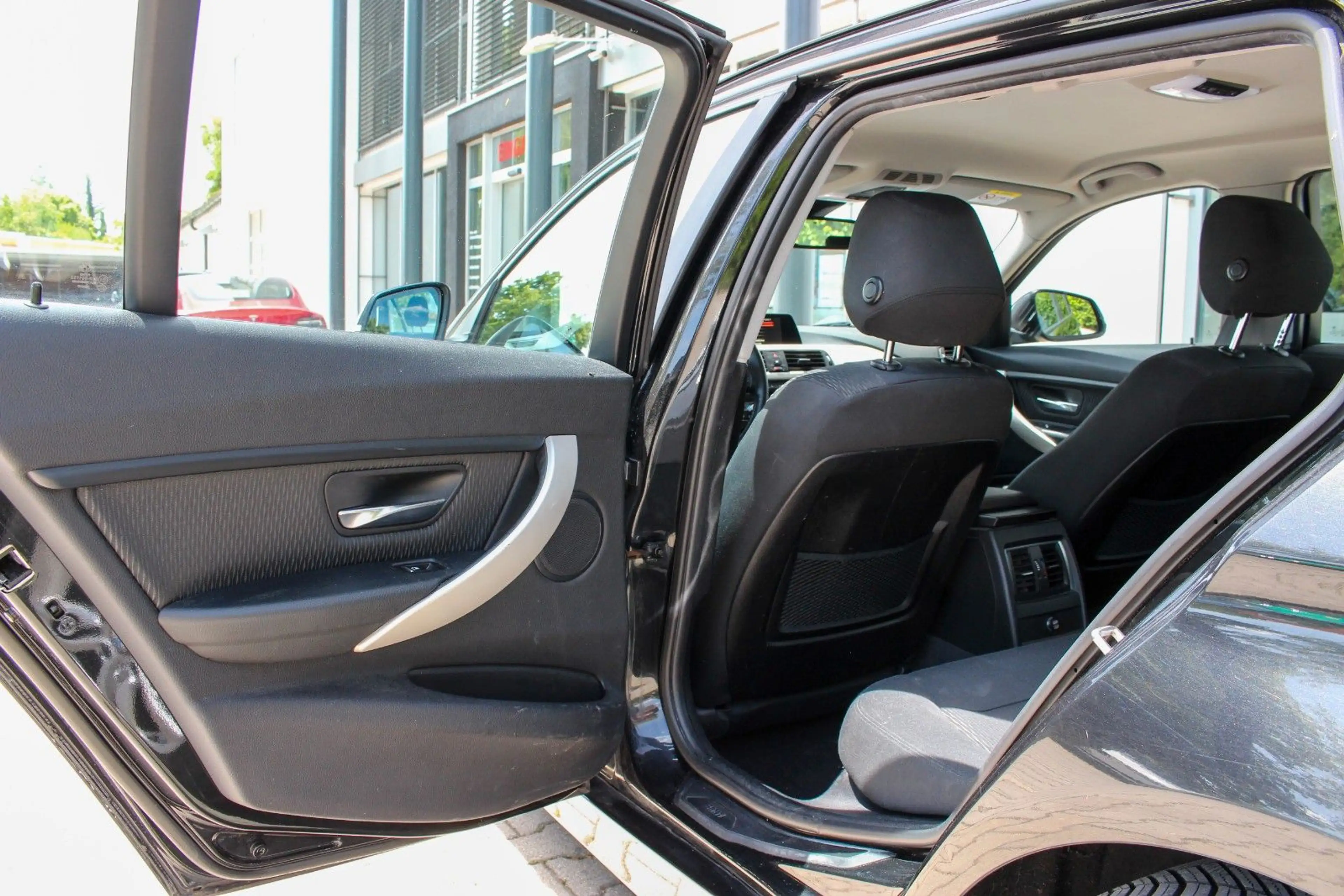 BMW 316 d Touring / NAVI BUSINESS / SITZHEIZUNG / PDC — photo 12