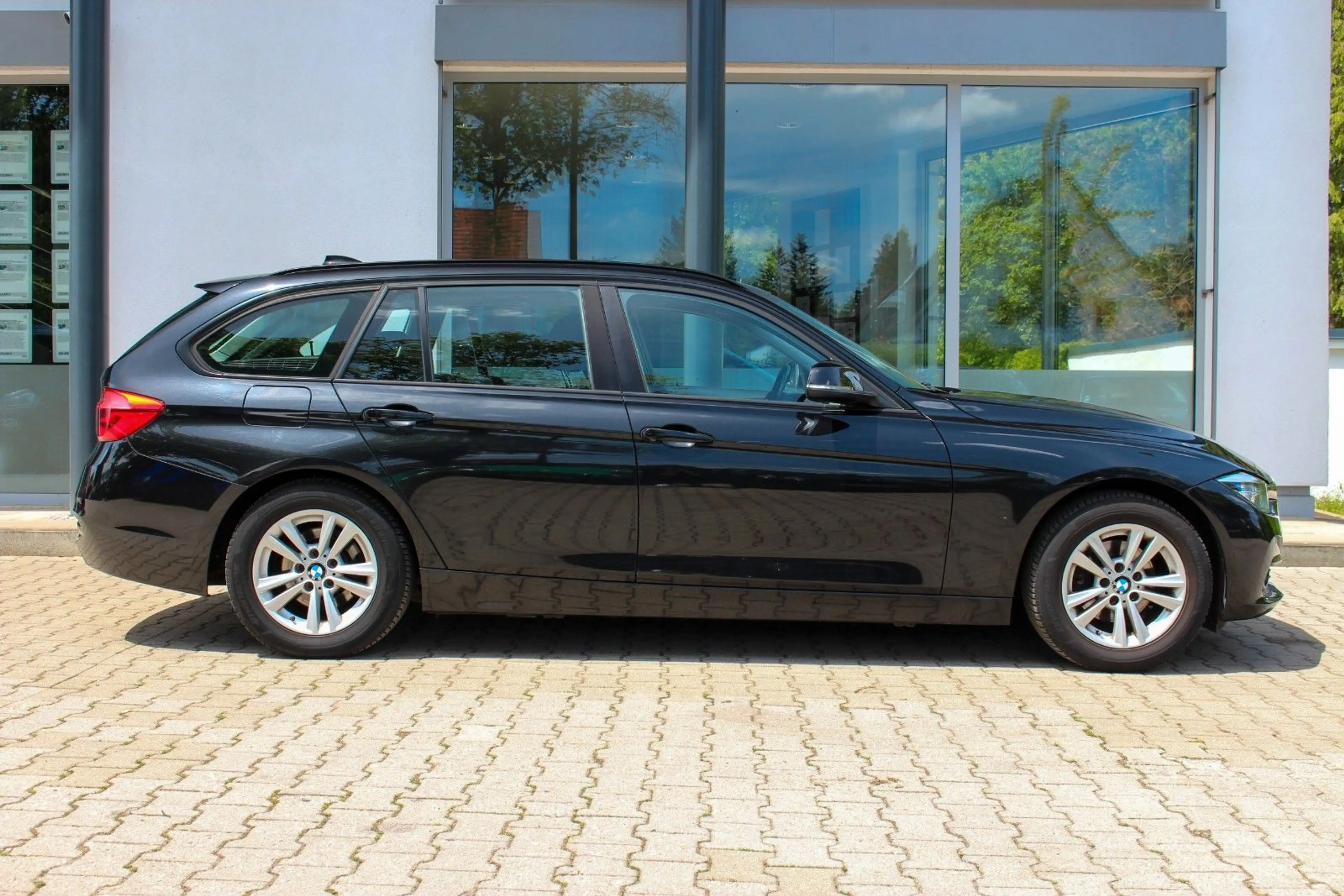 BMW 316 d Touring / NAVI BUSINESS / SITZHEIZUNG / PDC — photo 4