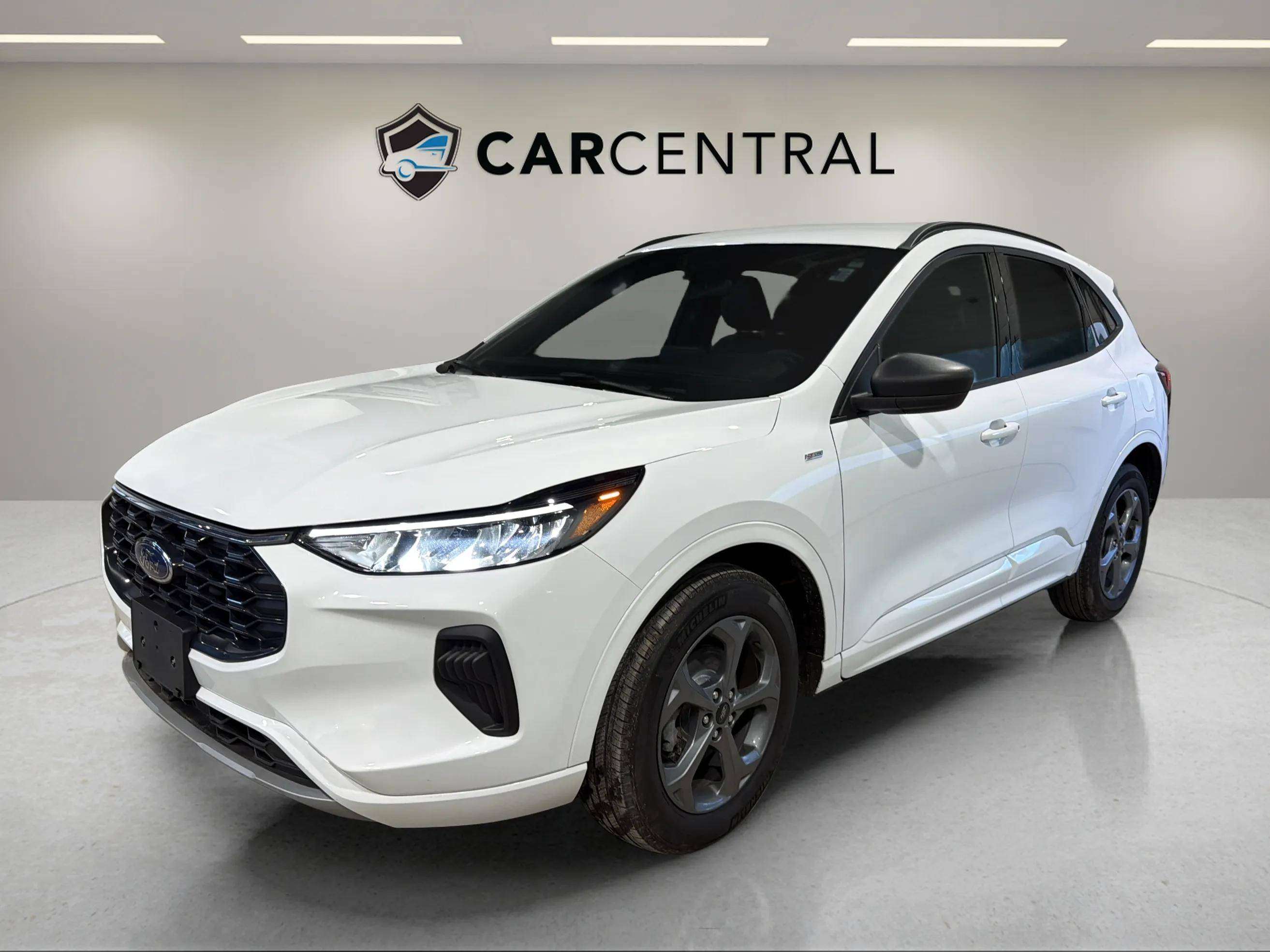 White 2023 Ford Escape Hybrid SUV / Crossover Automatic