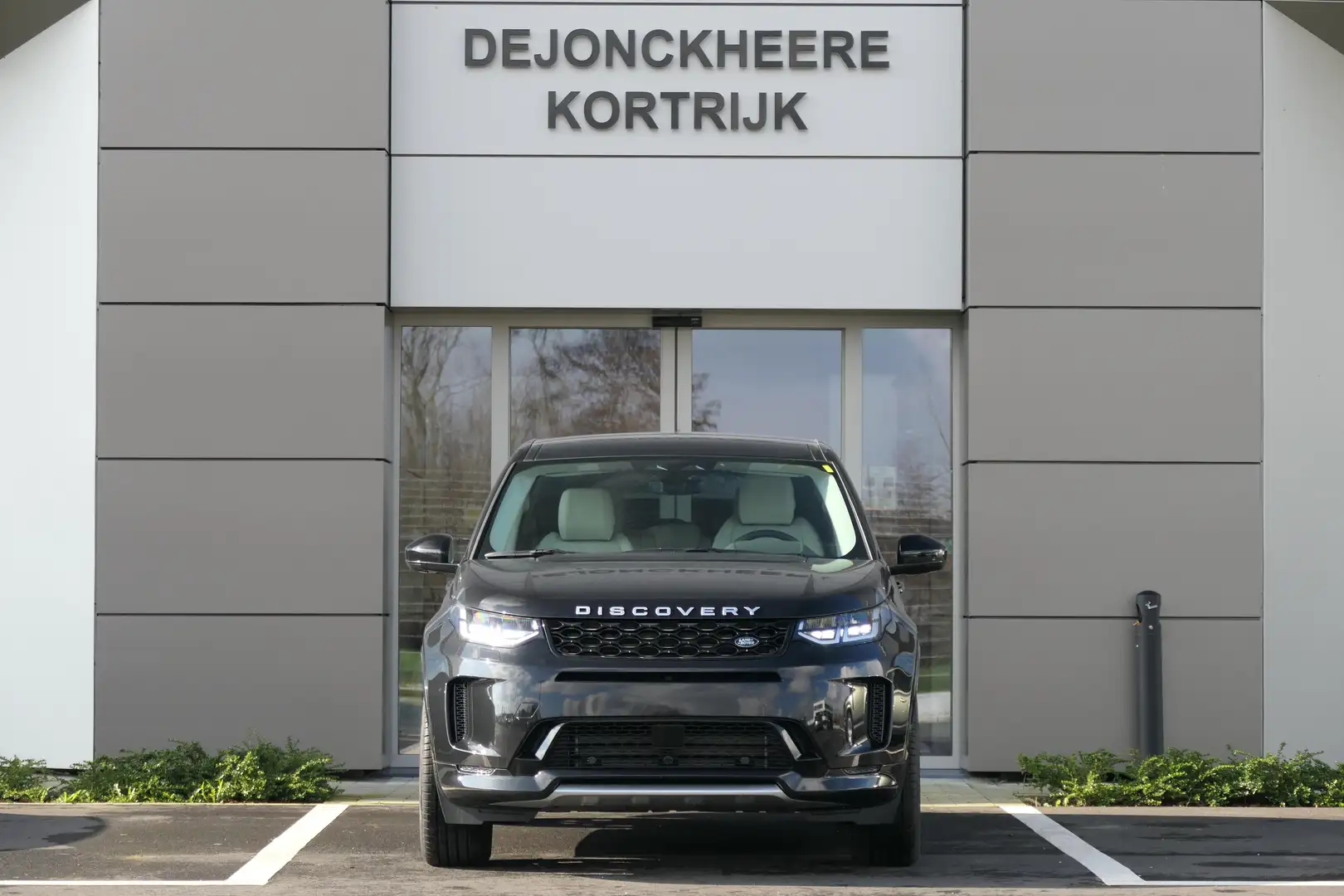 Land Rover Discovery Sport -2.0 200PK S AWD AUT. Zwart - 2