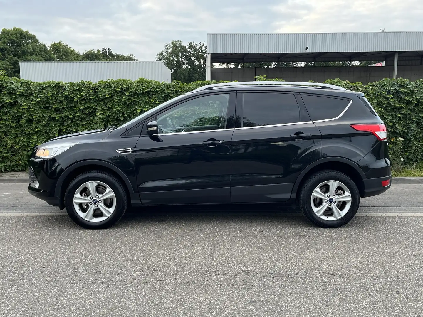 Ford Kuga 1.5 Edition * Navi * Airco * Cruise * Apk 07-2026 Zwart - 2