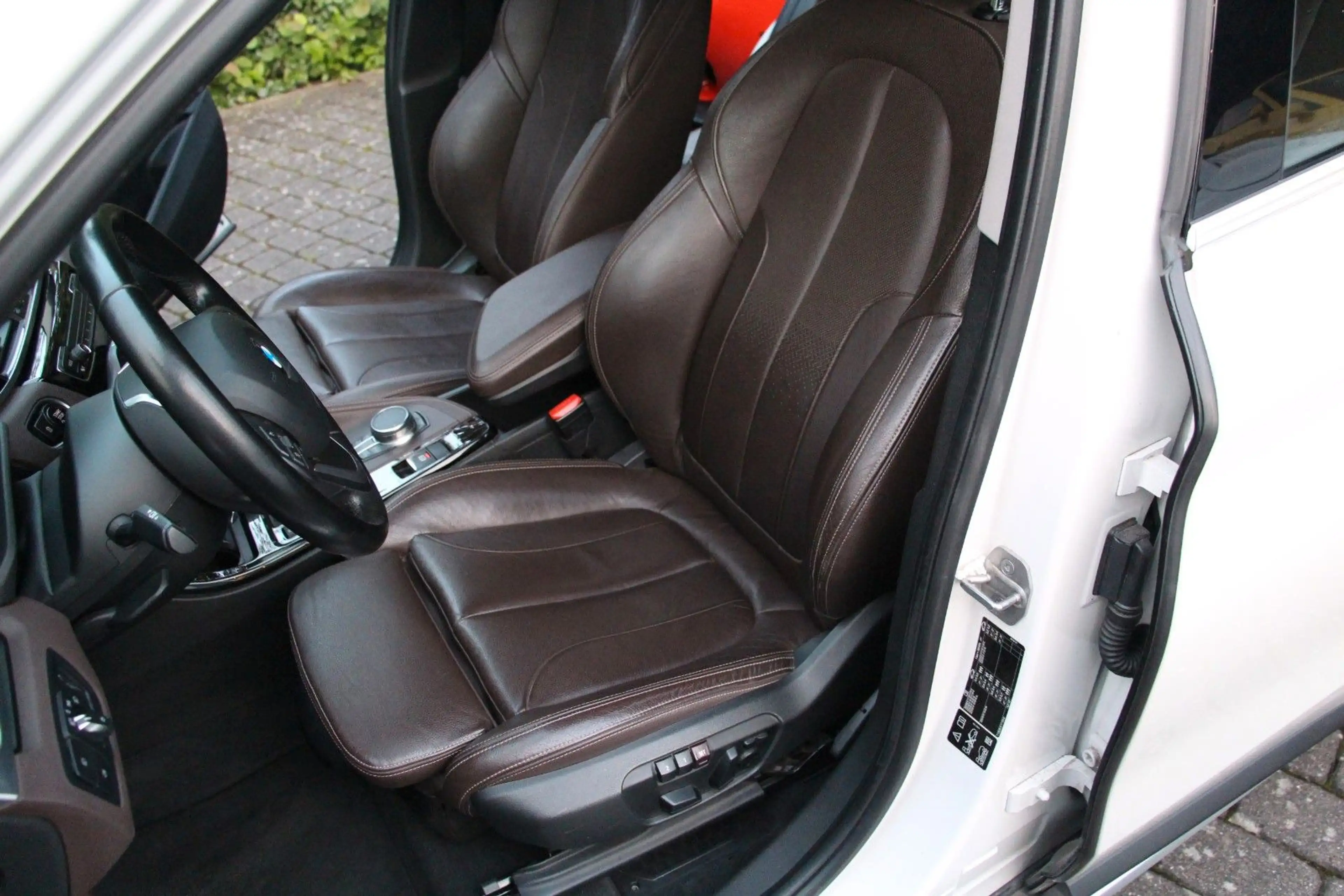 BMW X1 xDrive 25 d xLine AHK/Ambiente/HUD/Leder/Navi — photo 8