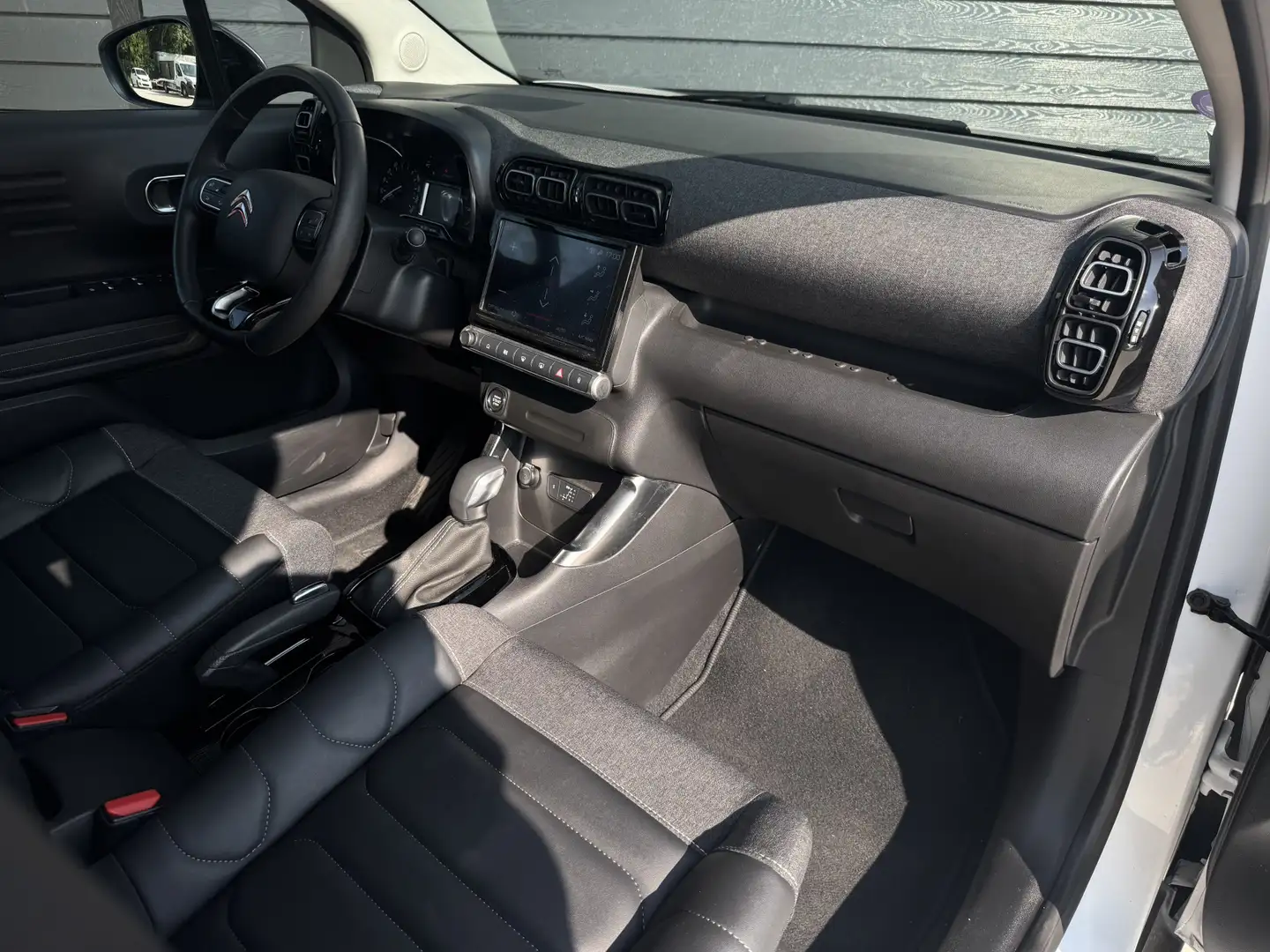 Citroen C3 Aircross 1.2 130 pk Shine Pack Automaat Camera, Dealeronder Wit - 2