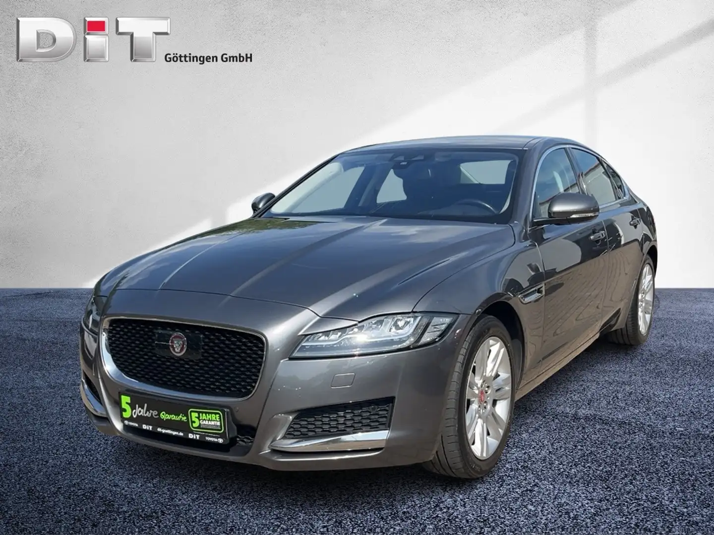Jaguar XF 25t Portfolio 5 Jahre Garantie Grijs - 1