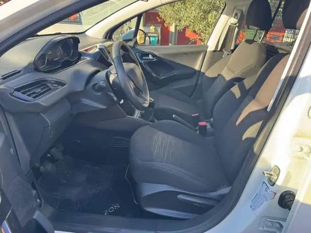 Peugeot 208 view 14