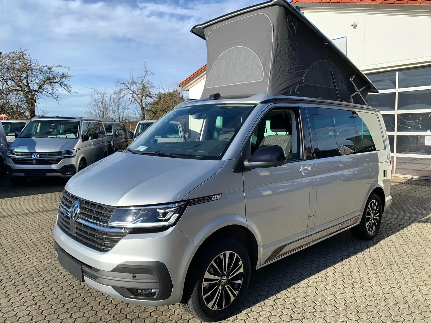 Volkswagen T6.1 California T6.1 Cali Beach Camper Edition DSG 230V Luft-Stand Stříbrná - 1