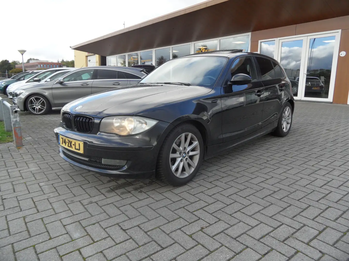 BMW 118 1-serie 118i Executive Automaat Zwart - 2