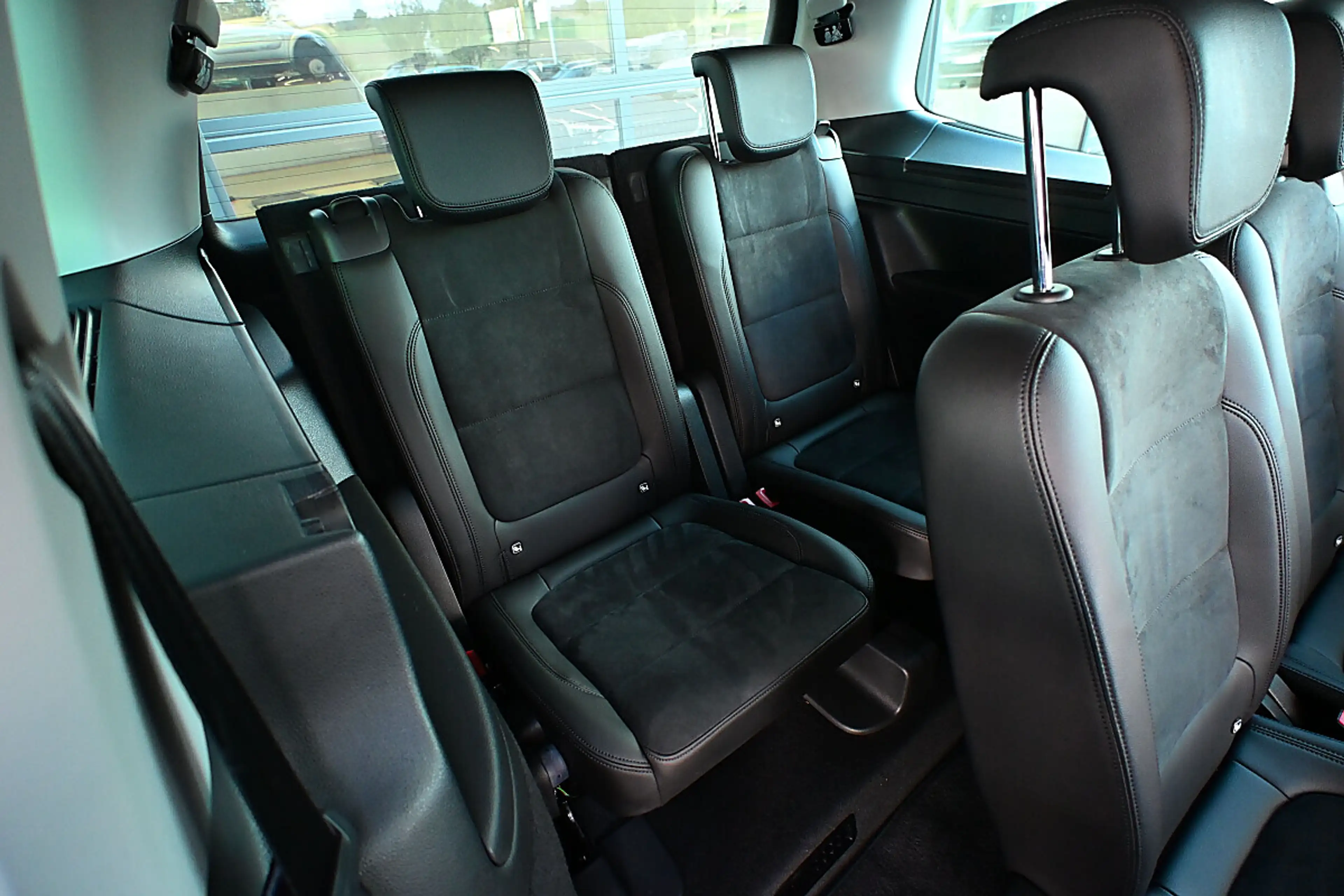 Volkswagen Sharan Business+ SCR 2,0 TDI DSG 7 Sitze ACC, AHK schw... — photo 11