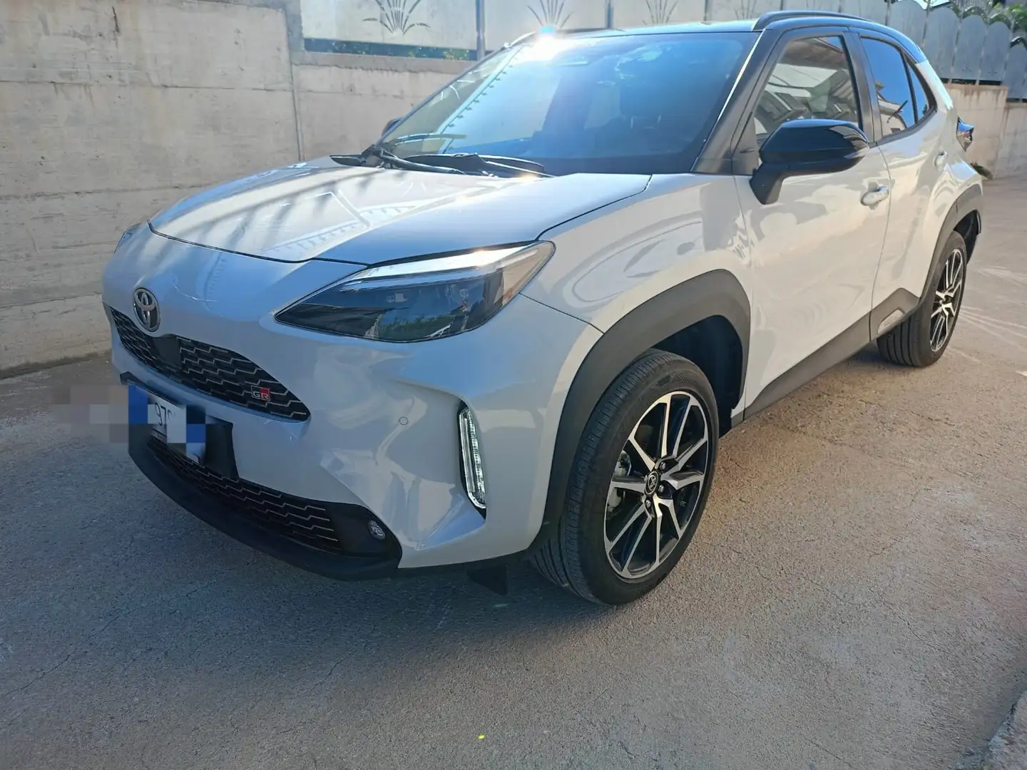 Toyota Yaris Yaris 1.5 130 Hybrid 5 porte GR Sport Gris - 1