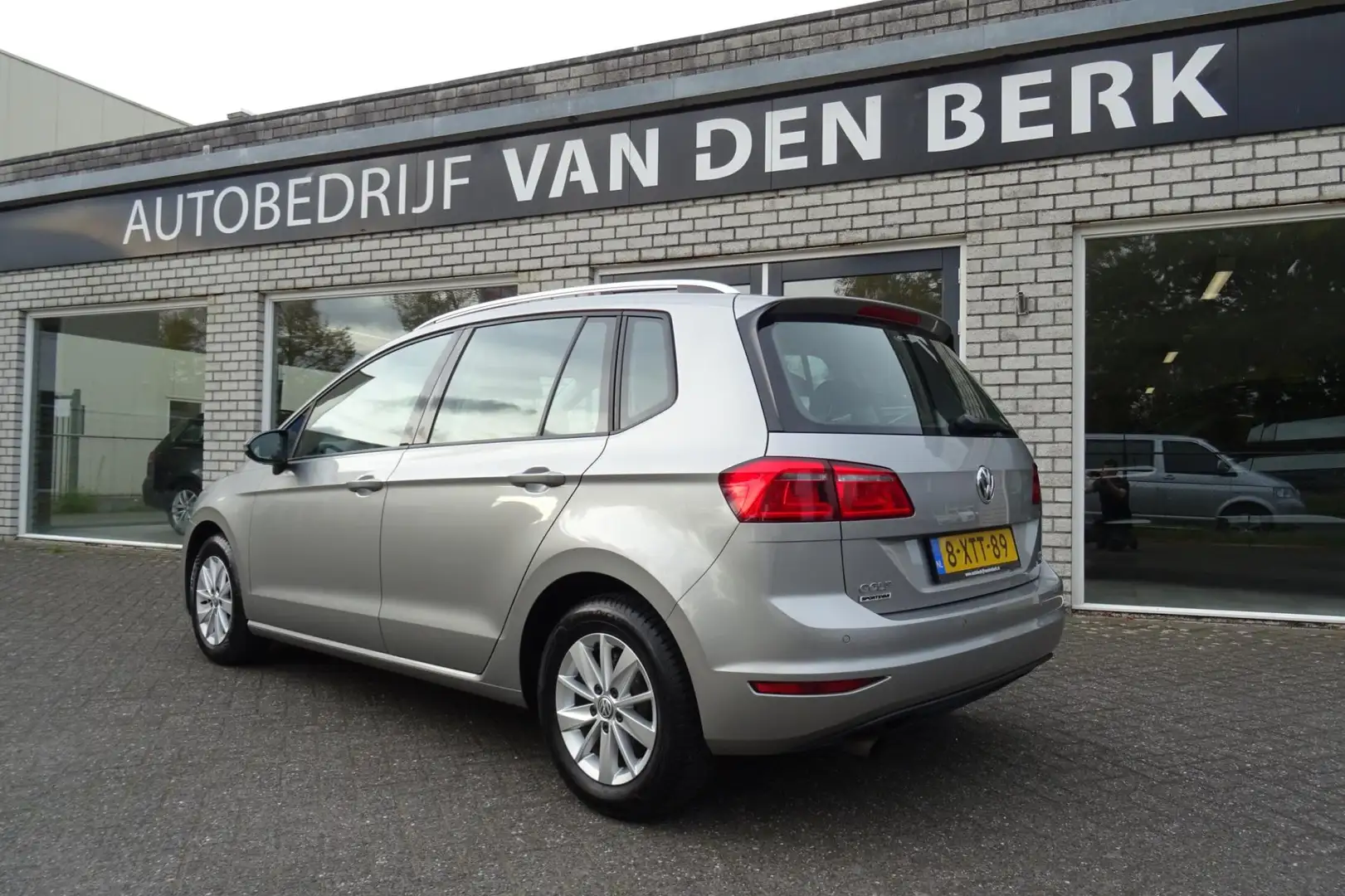 Volkswagen Golf Sportsvan 1.2 TSI Comfortline Grijs - 2