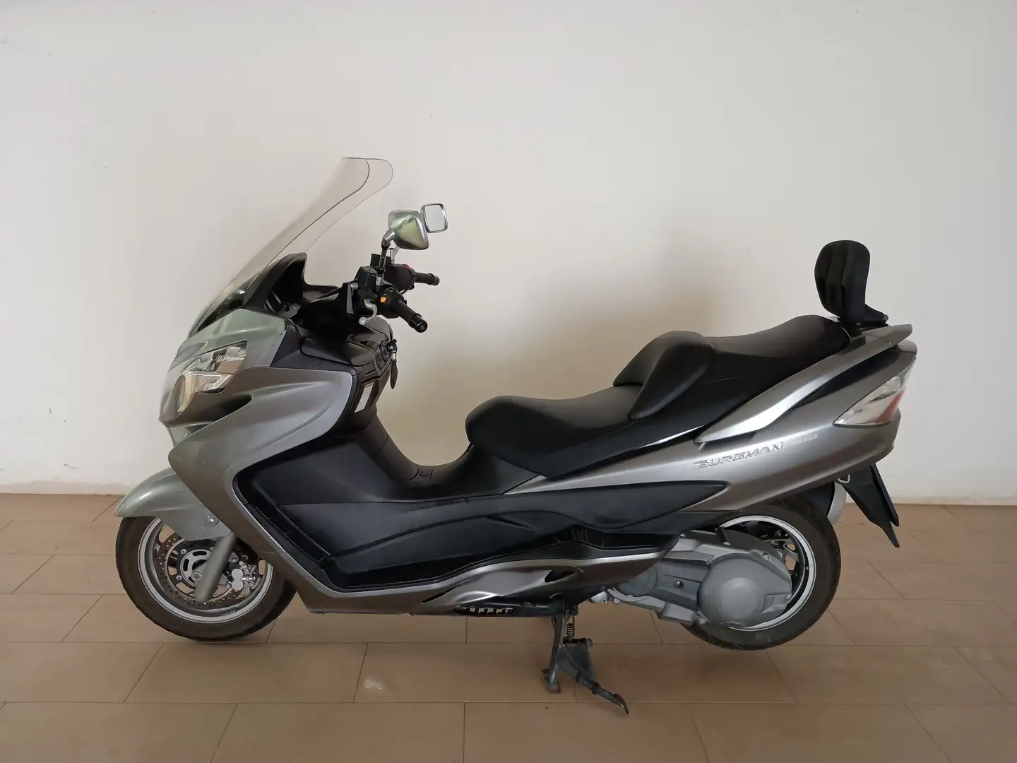Suzuki Burgman 400 Šedá - 2