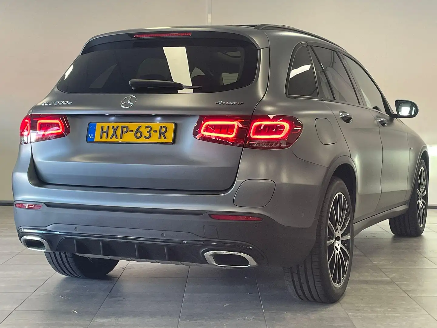 Mercedes-Benz GLC 300 300e 4MATIC AMG Line | PANO | BURMESTER® | LUCHTVE Gris - 2