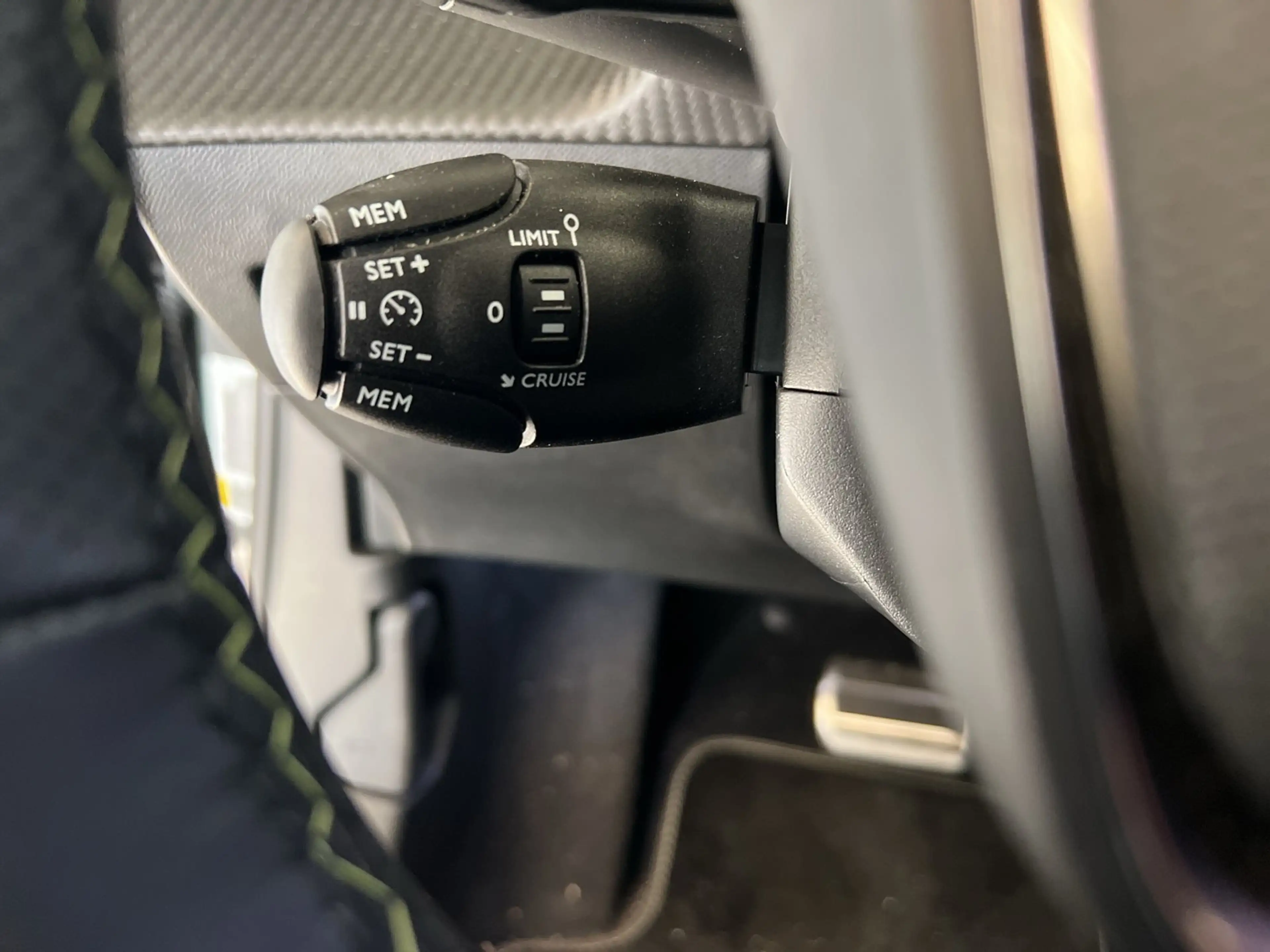 Peugeot 2008 1.2 PureTech 130 GT KAMERA TEMPO DAB LED SHZ — photo 9