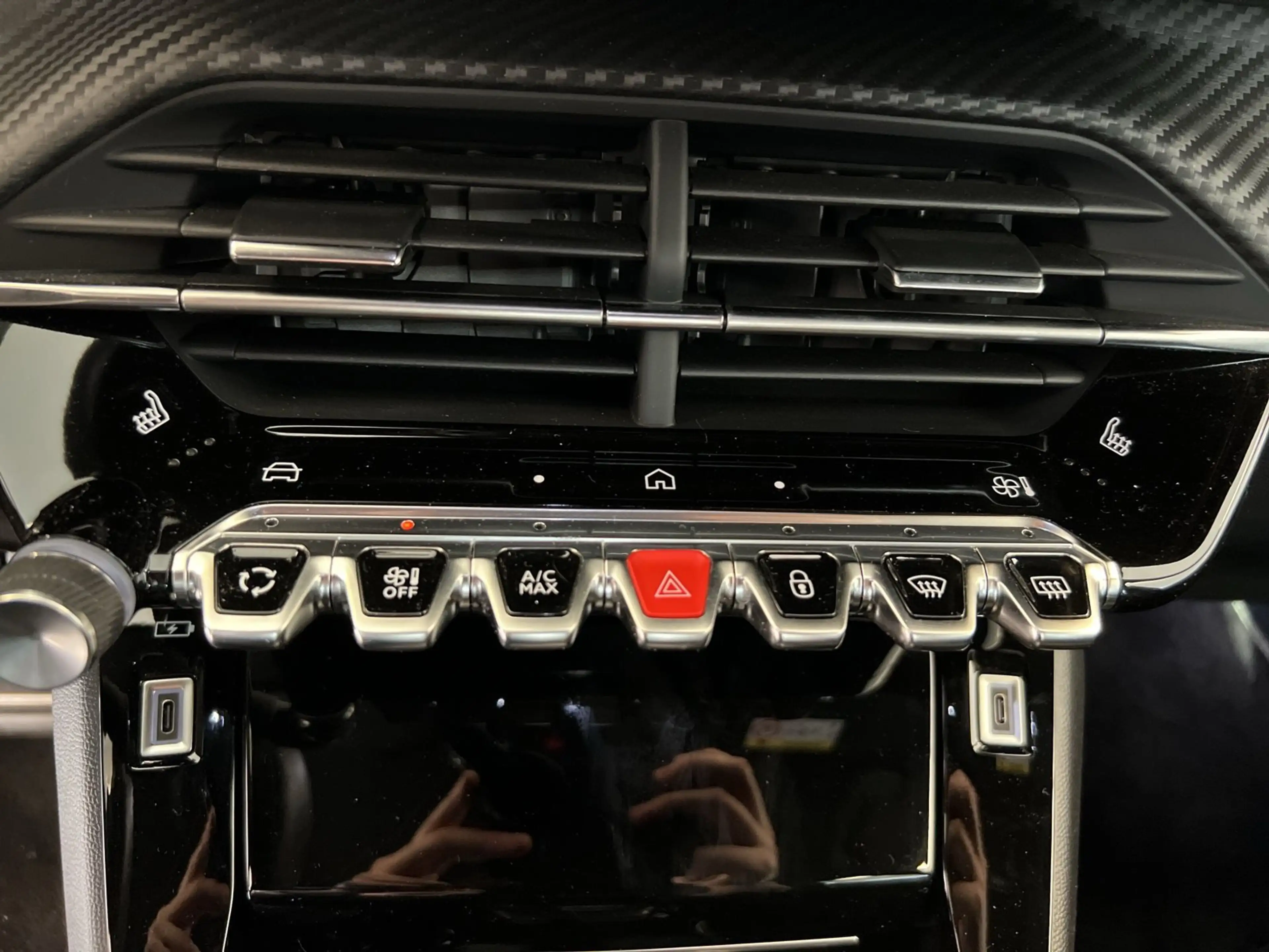 Peugeot 2008 1.2 PureTech 130 GT KAMERA TEMPO DAB LED SHZ — photo 10