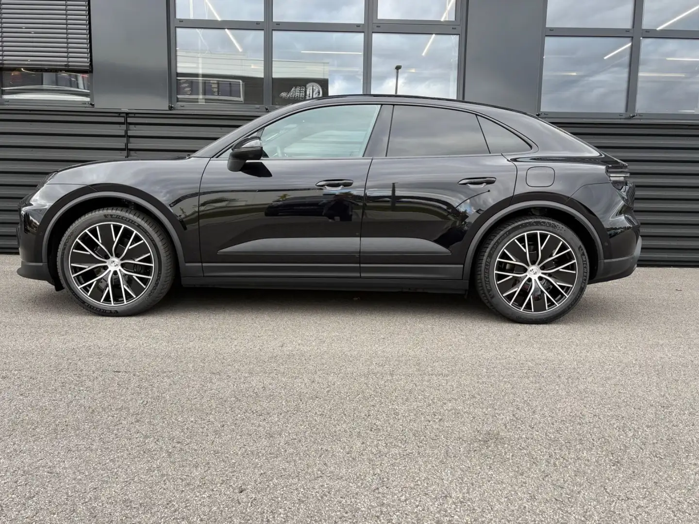 Porsche Macan Electric 4 LUFT PANO-BOSE-PAS-EL.AHK-2DP Schwarz - 1