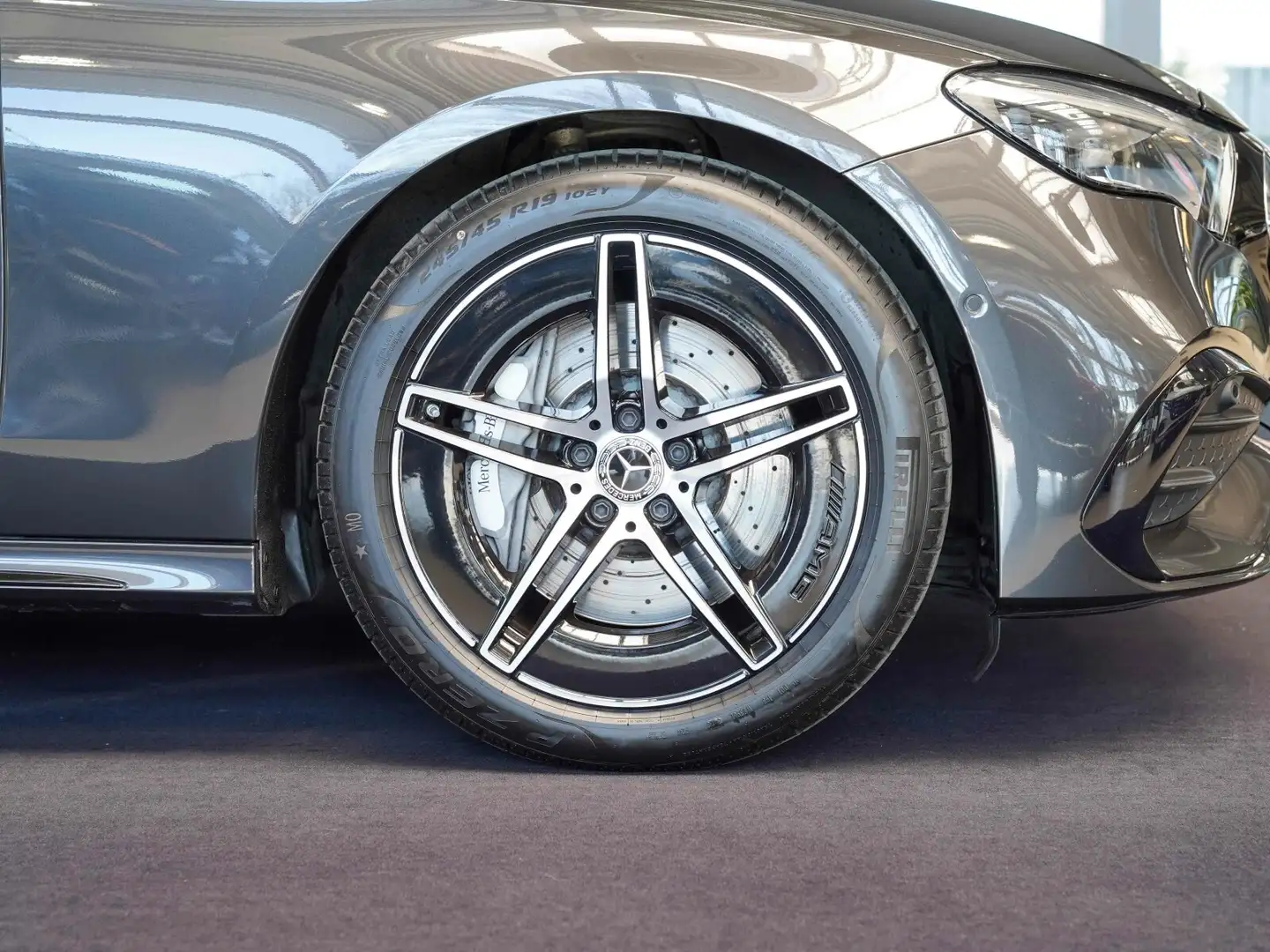 Mercedes-Benz E 200 E 200 T AMG Line Night Anhängevorrichtung KEYLES Grau - 2