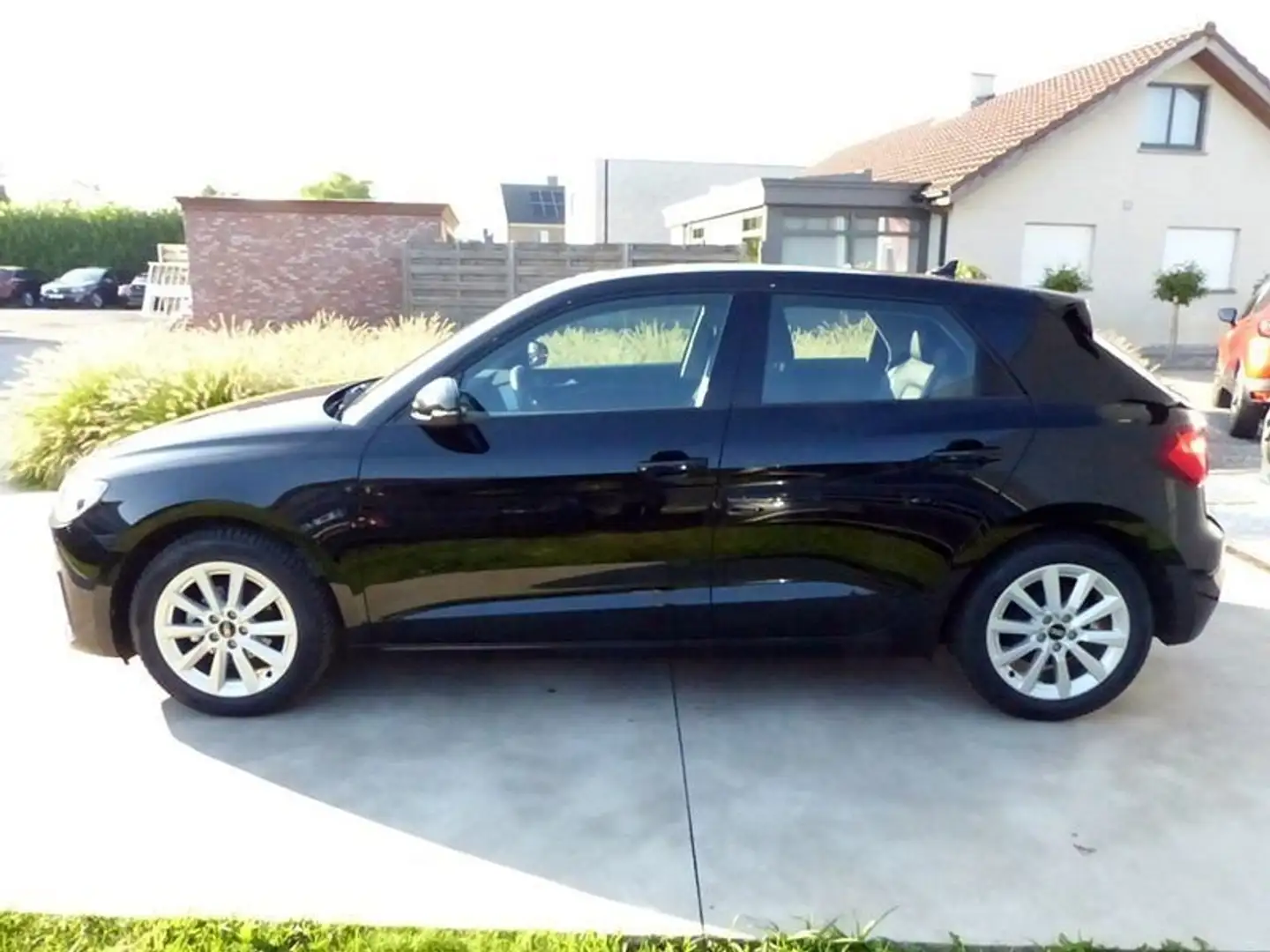 Audi A1 Navi AppConnect PDC Zetelverwarming Lane Assist Zwart - 2