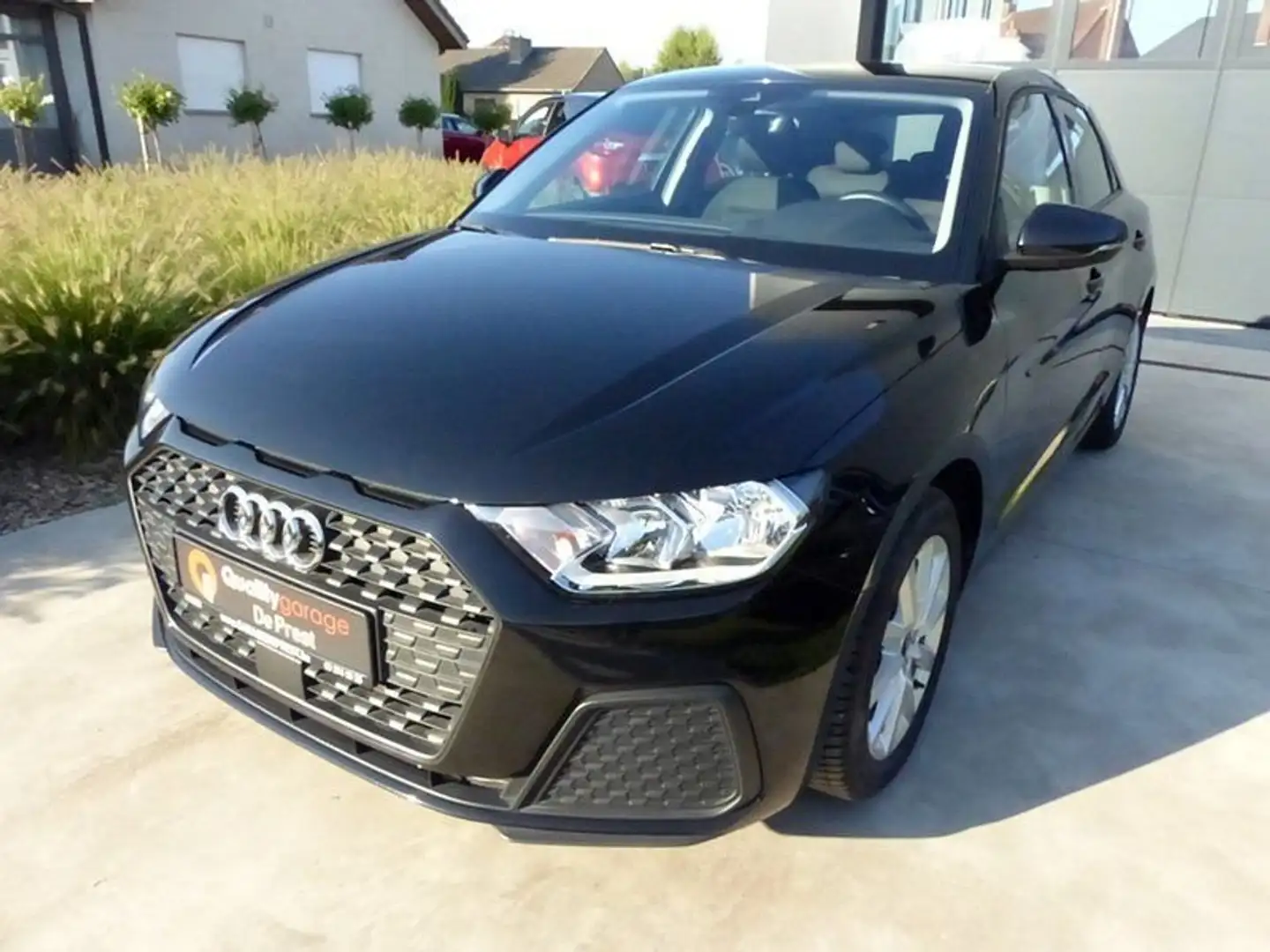 Audi A1 Navi AppConnect PDC Zetelverwarming Lane Assist Zwart - 1