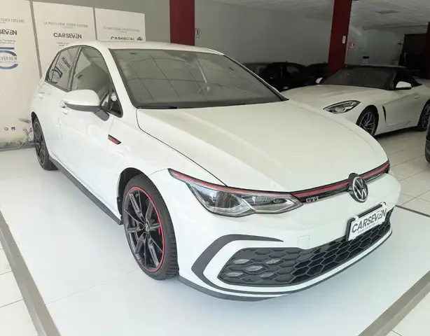 Volkswagen Golf view 3