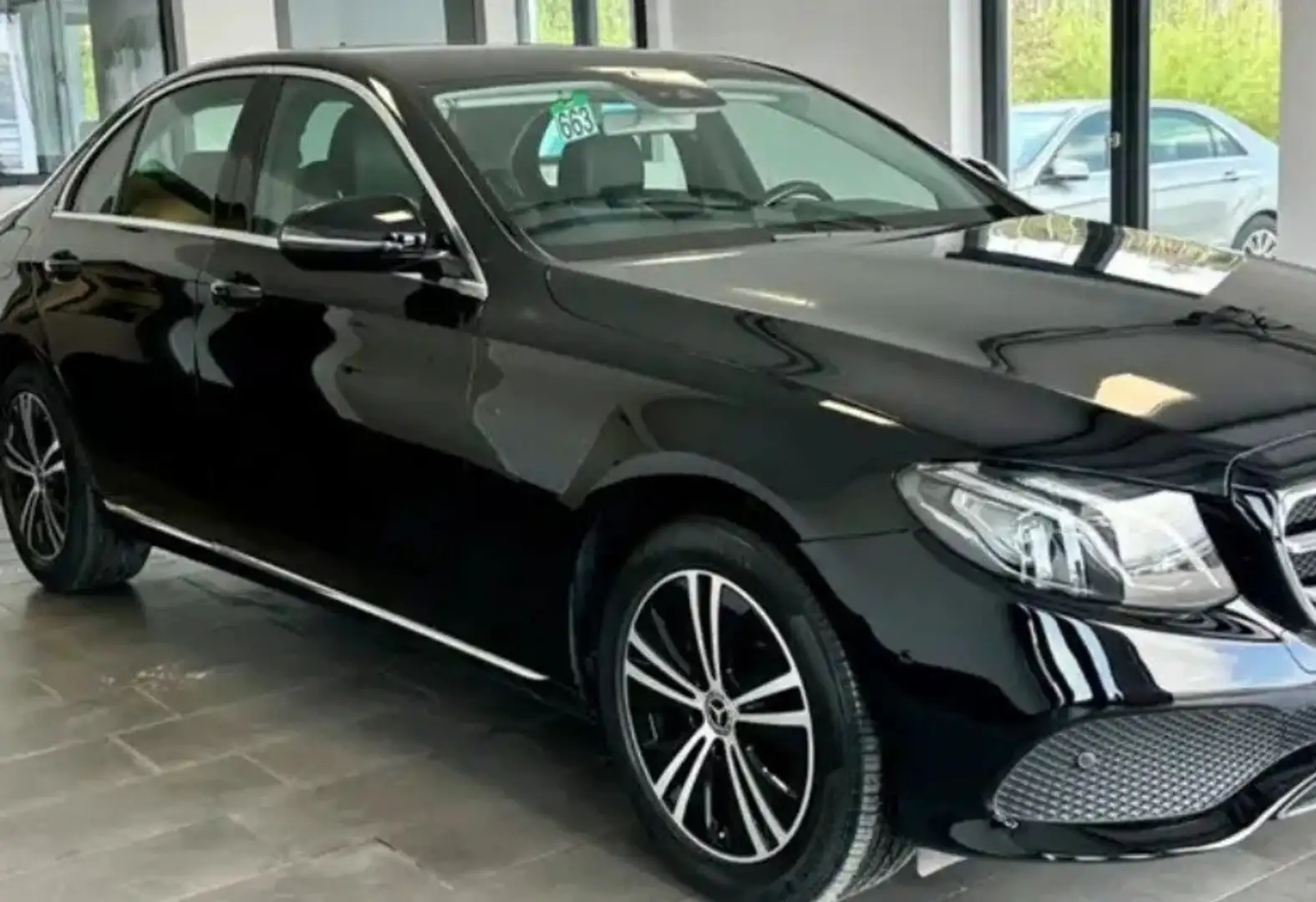 Mercedes-Benz E 220 d Aut. Schwarz - 2