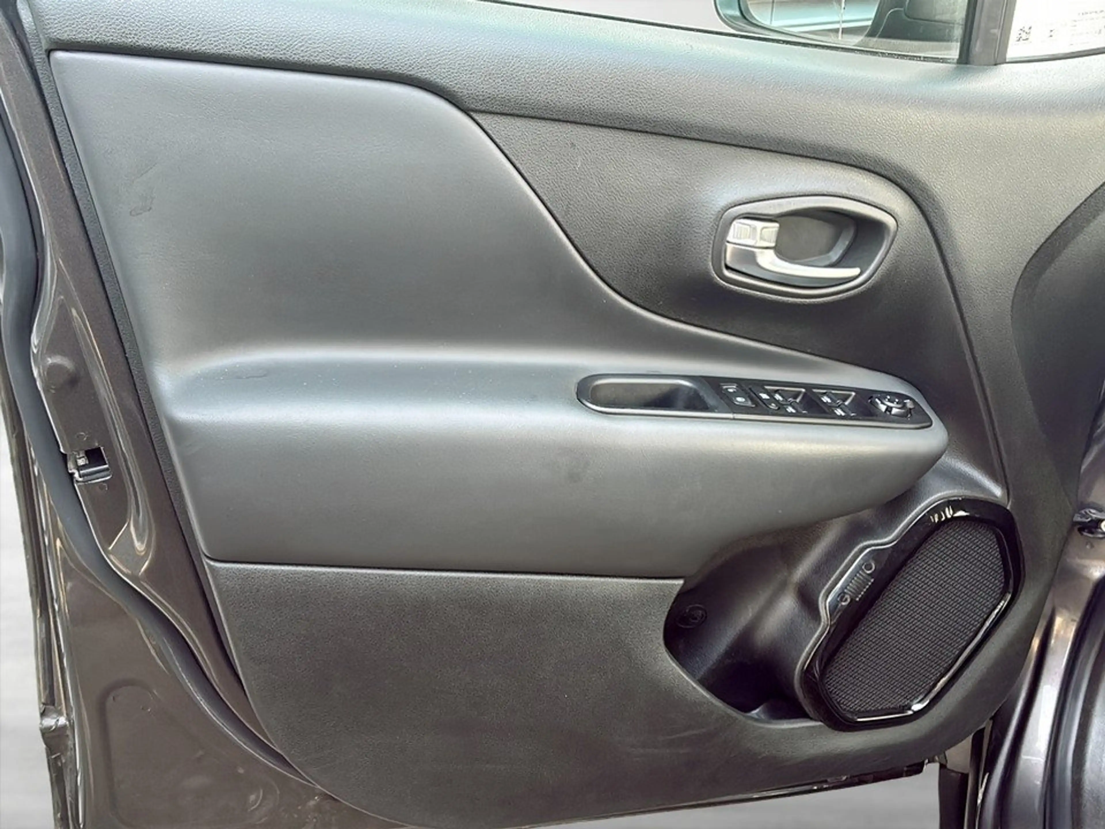 Jeep Renegade 1.6 MultiJet FWD NAVI+SHZ+TEMPOMAT — photo 9