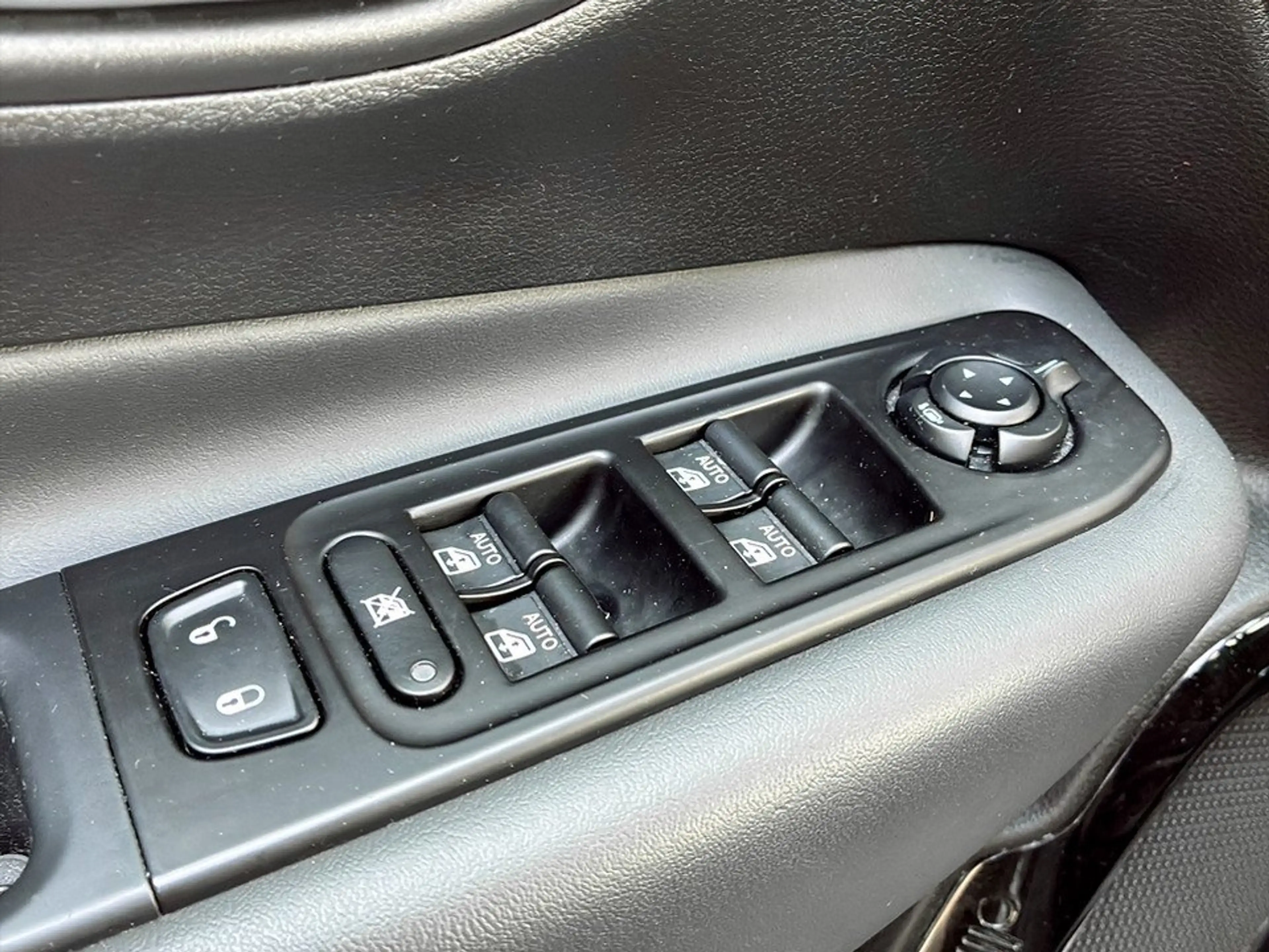 Jeep Renegade 1.6 MultiJet FWD NAVI+SHZ+TEMPOMAT — photo 10