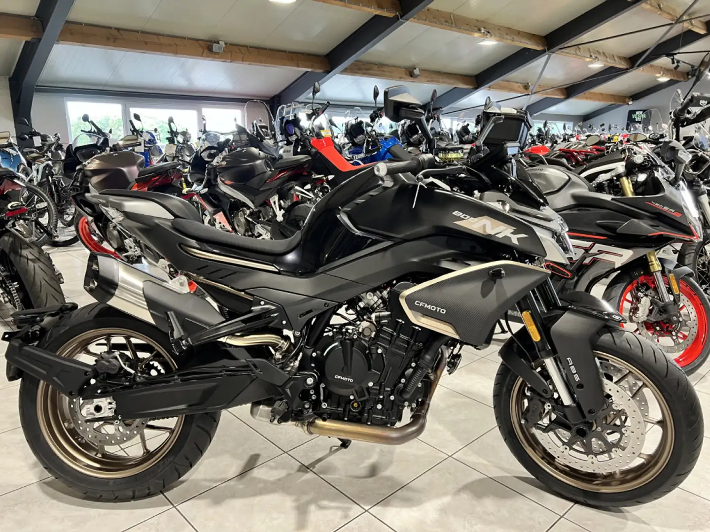 CFMOTO 800 NK ADVANCED Schwarz - 1