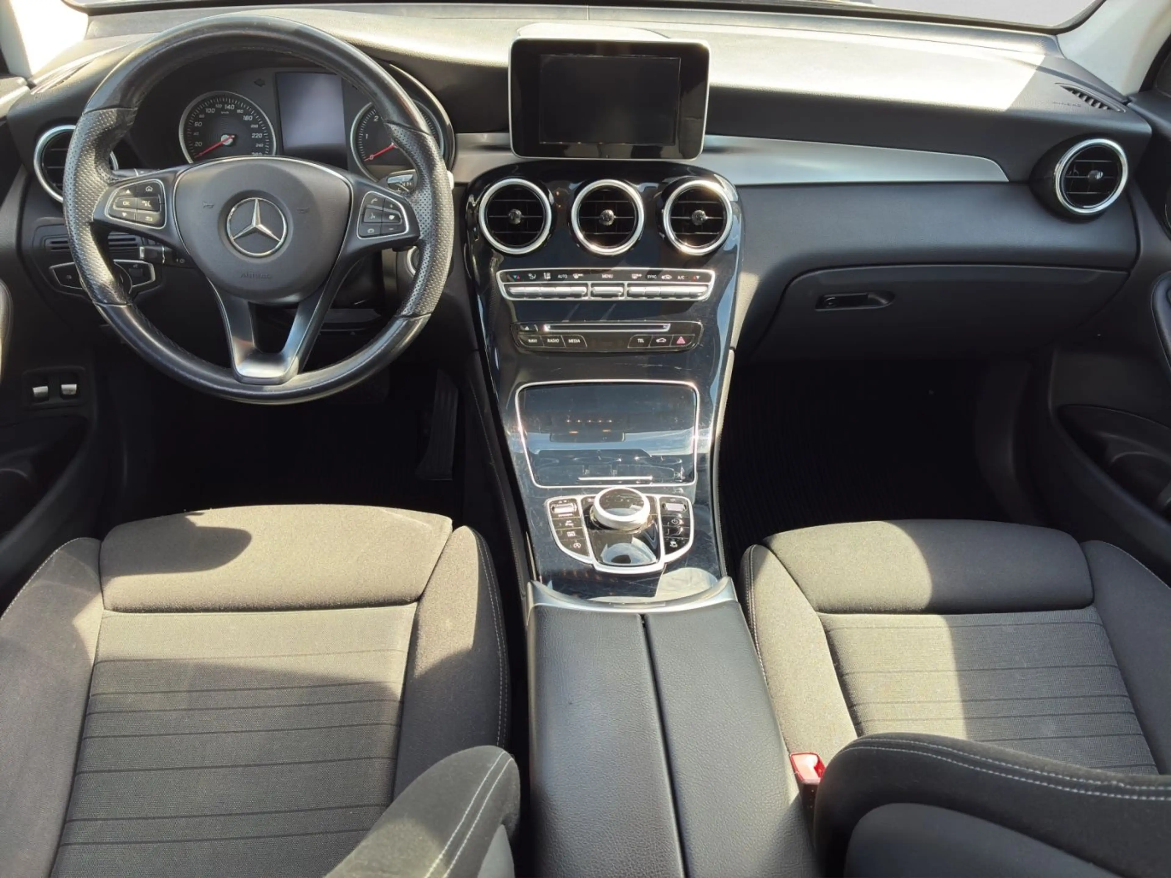 Mercedes-Benz GLC 250 d 4MATIC RKam Klima Shz eHeck — photo 4