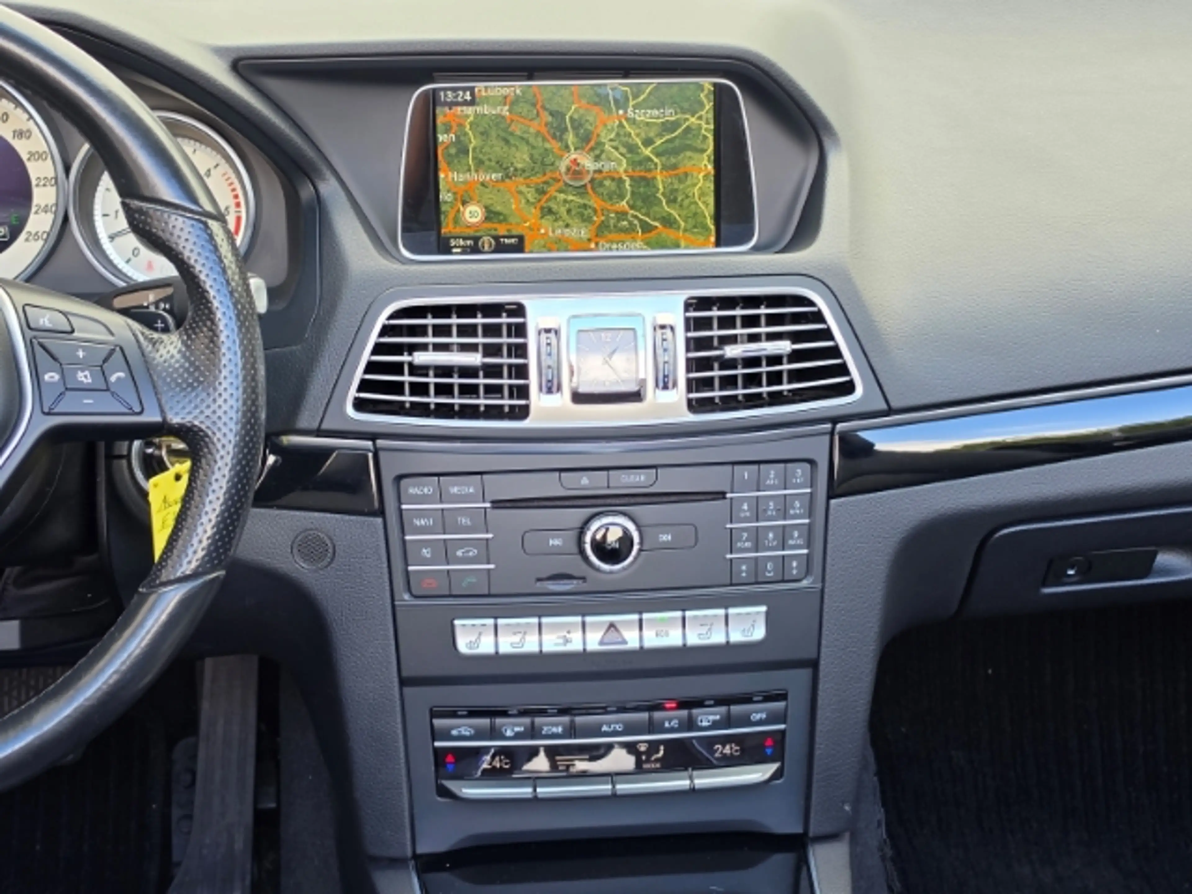Mercedes-Benz E 350 Cabrio BlueTec d — photo 13