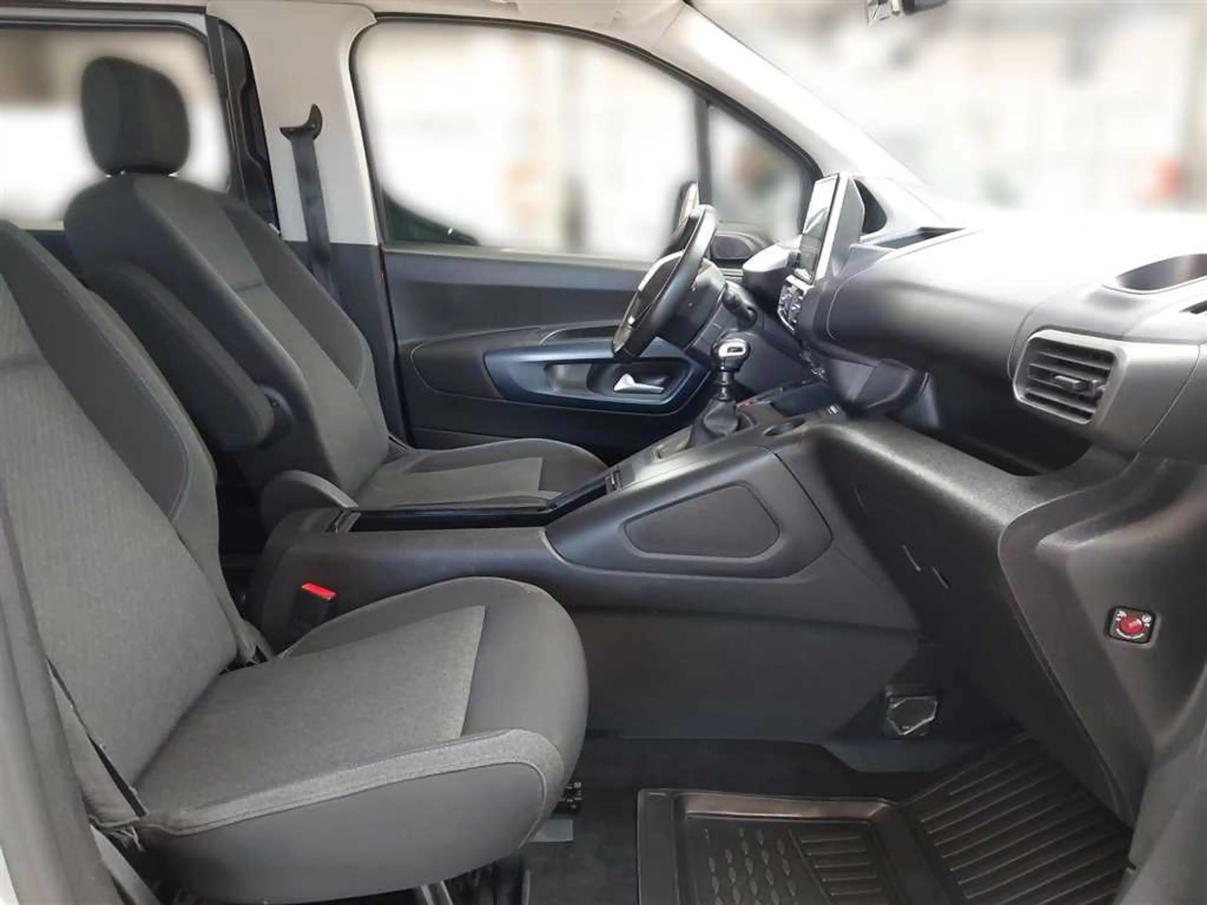 Peugeot Rifter Kombi Allure 1.2 PureTech 110 L1 — photo 14