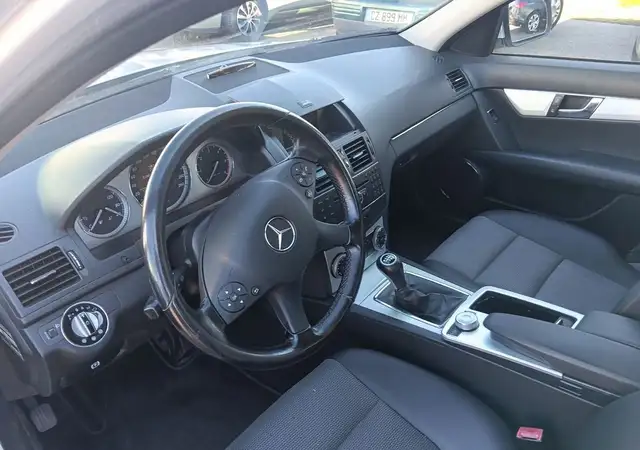 Mercedes-Benz C-Class view 4