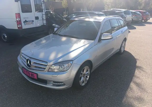 Mercedes-Benz C-Class view 3