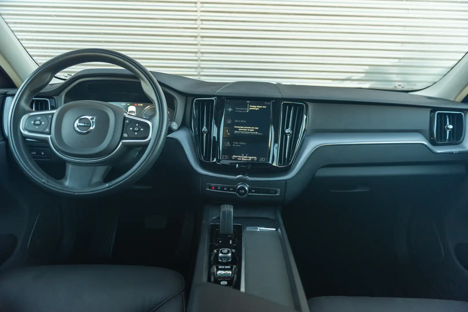 Volvo XC60 T6 Aut. Business Executive Leder Stoelverwarming P Schwarz - 2