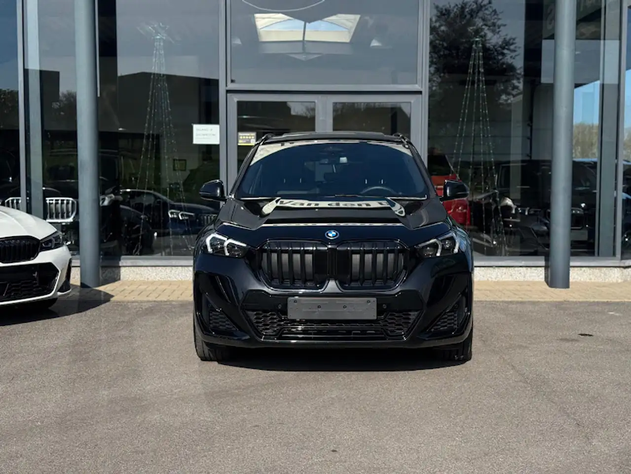 BMW X1 xDrive25e M Sport Pro / PANO / TRKHK / BLIND / MEM 3