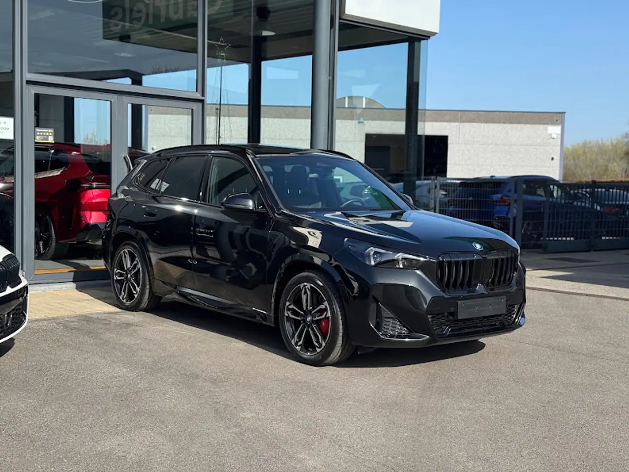 BMW X1 xDrive25e M Sport Pro / PANO / TRKHK / BLIND / MEM 4