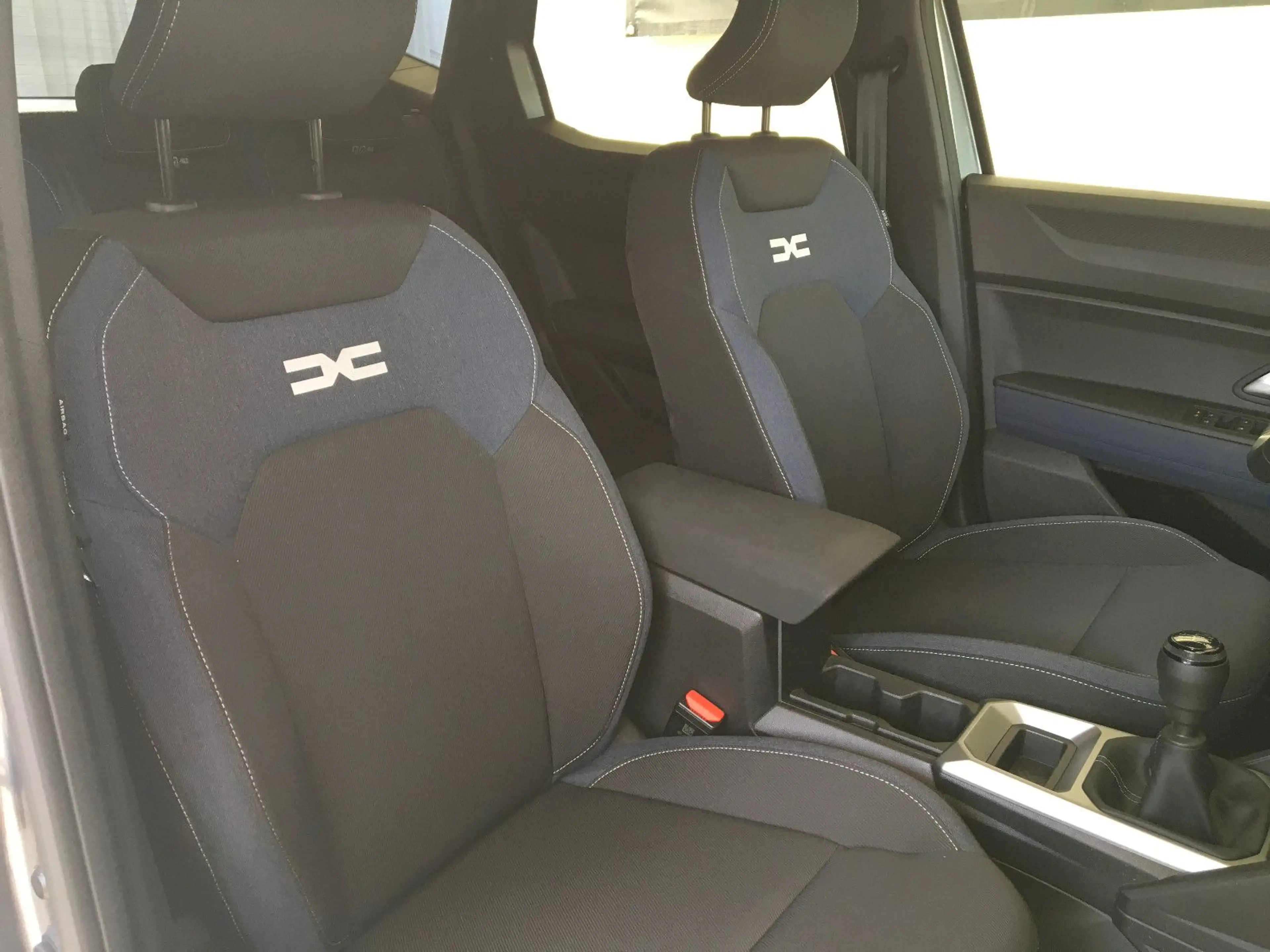 Dacia Duster III TCe 130 Journey/1.Hd/LED/Navi/Temp — photo 15