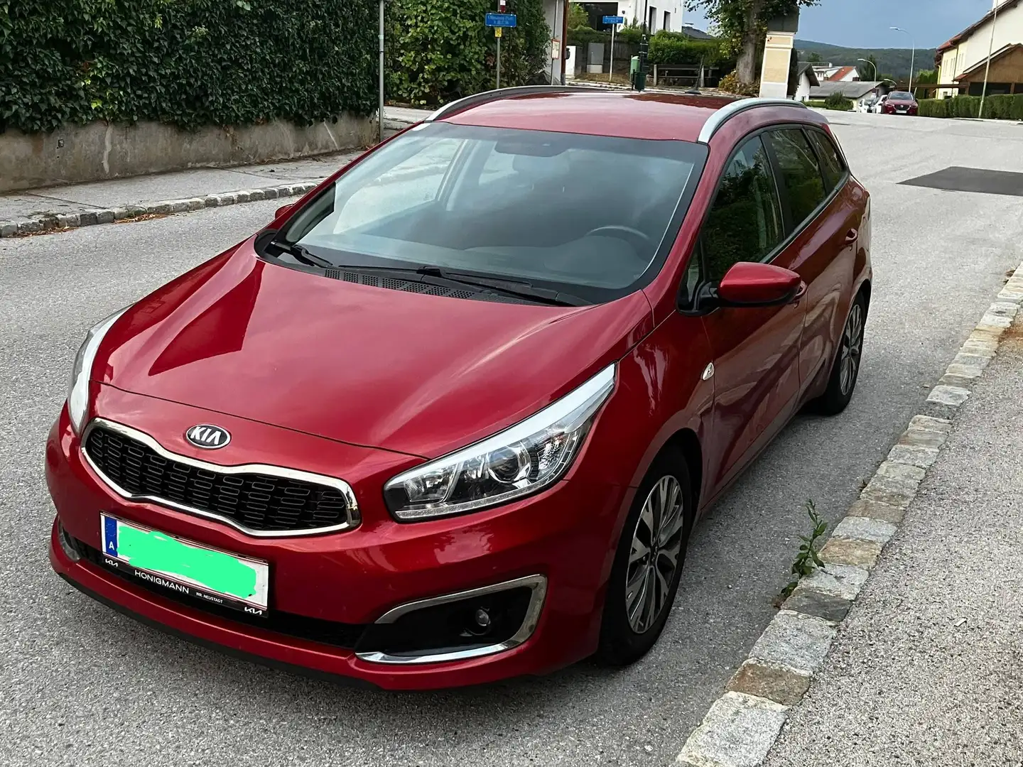Kia Ceed SW / cee'd SW cee'd SW 1,4 CRDi Silber Silber Rot - 1
