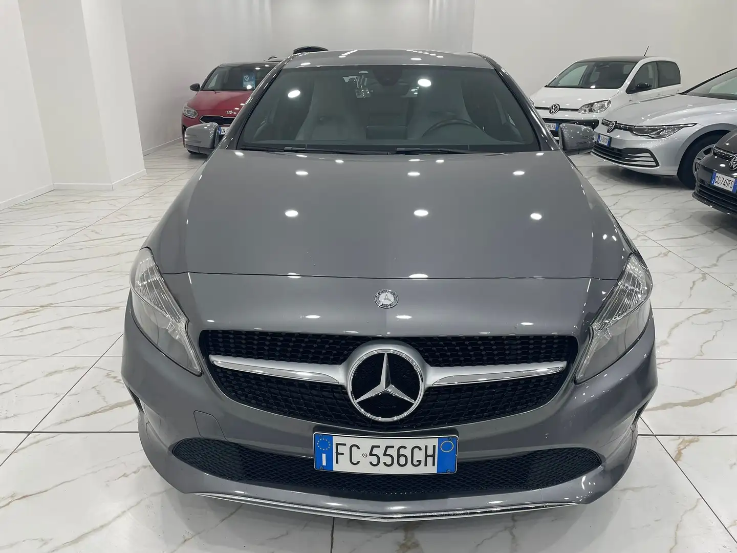 Mercedes-Benz A 180 Classe A - W176 d Sport auto my16 Grau - 2