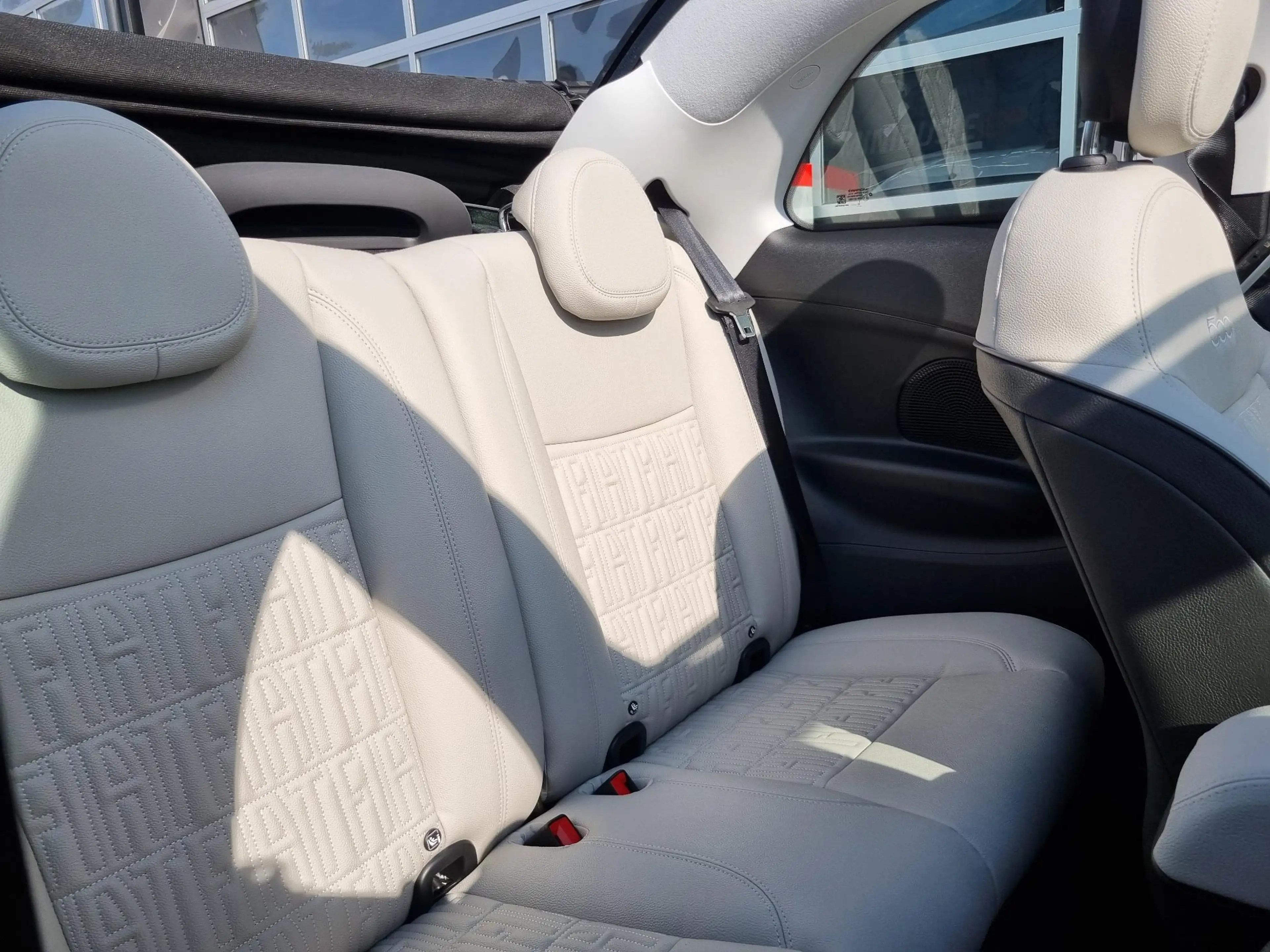 Fiat 500e Cabrio La Prima by Bocelli 42 kWh JBL / 17 INCH / — photo 8