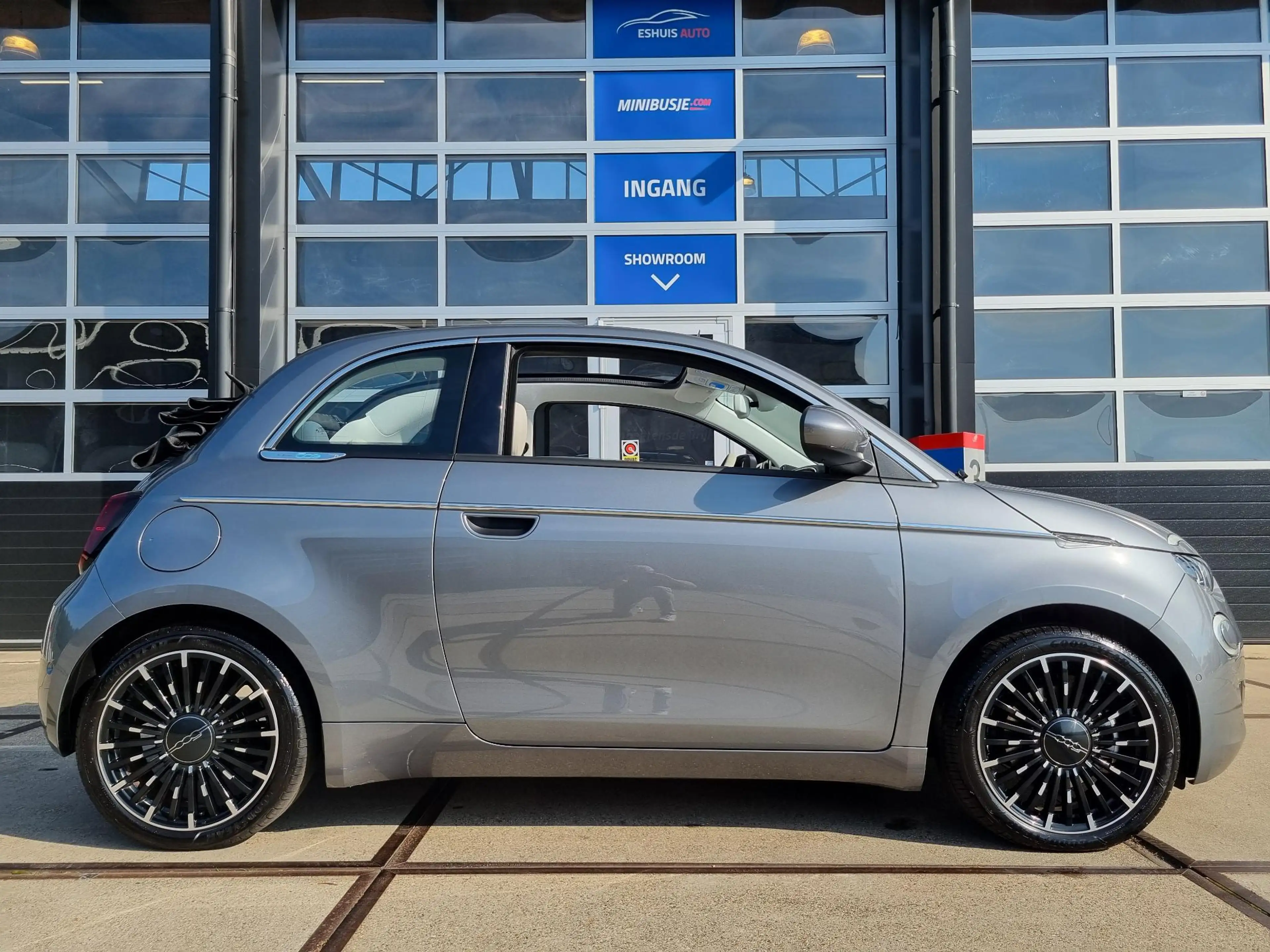Fiat 500e Cabrio La Prima by Bocelli 42 kWh JBL / 17 INCH / — photo 4