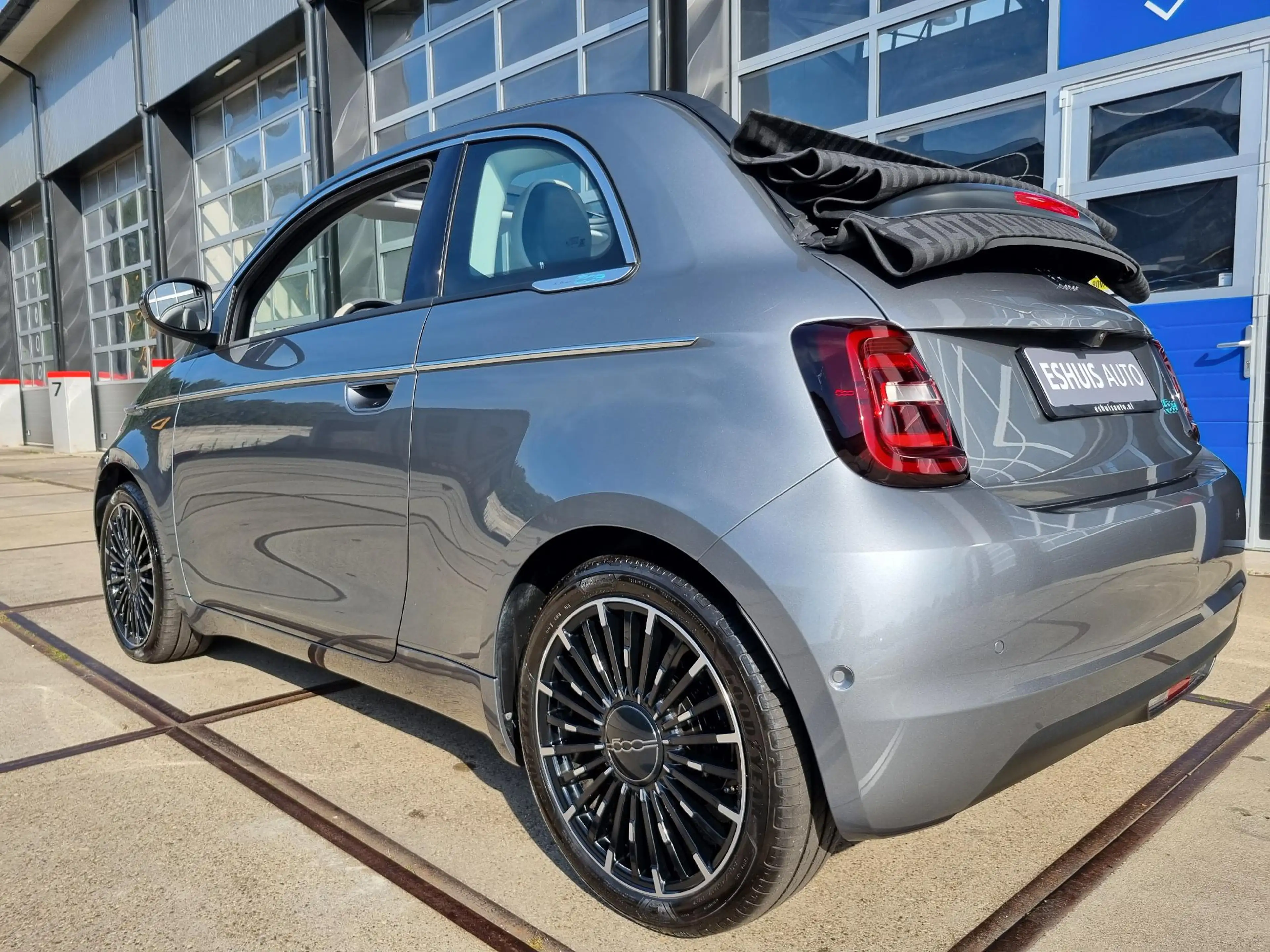 Fiat 500e Cabrio La Prima by Bocelli 42 kWh JBL / 17 INCH / — photo 26