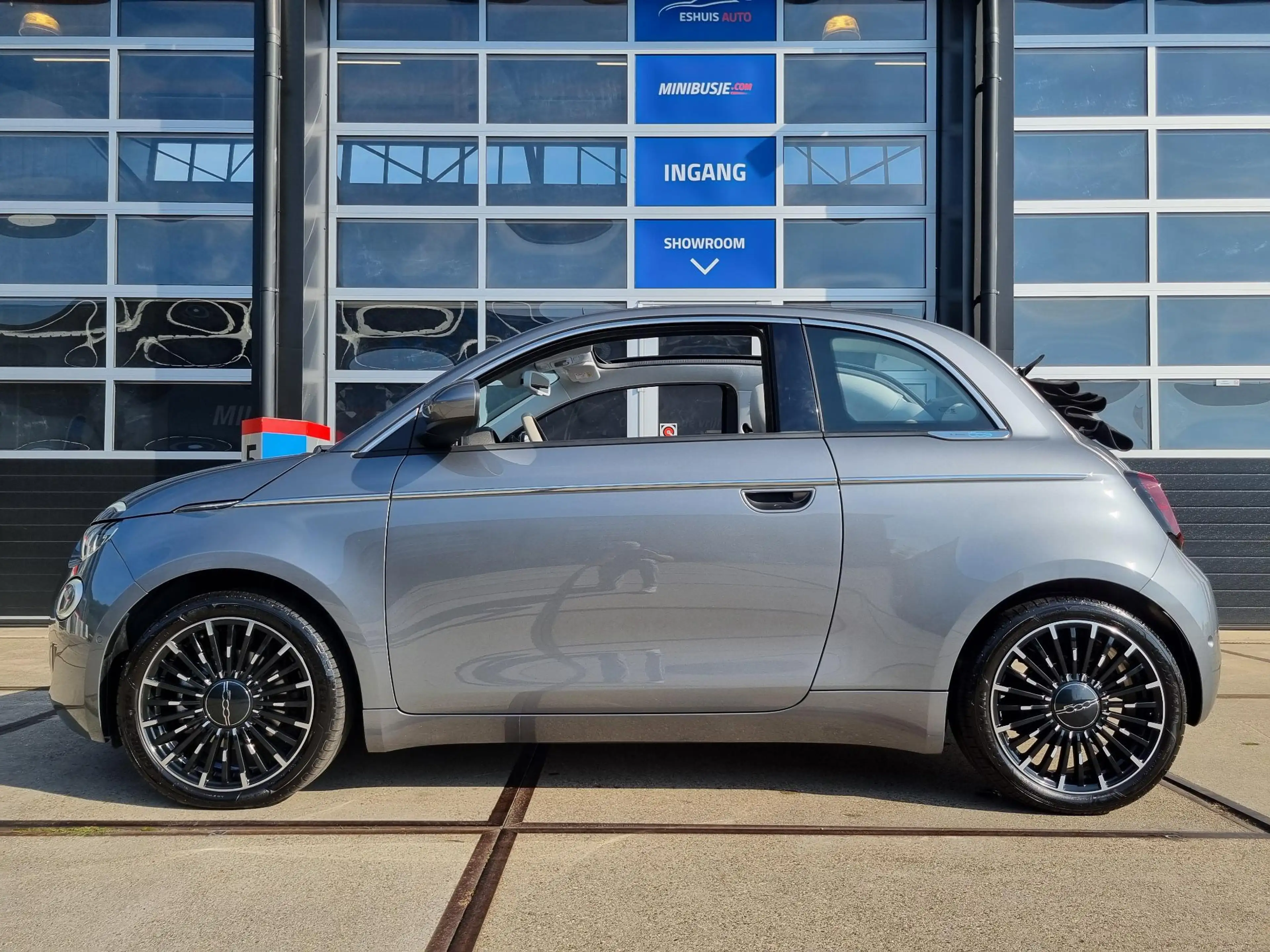 Fiat 500e Cabrio La Prima by Bocelli 42 kWh JBL / 17 INCH / — photo 2
