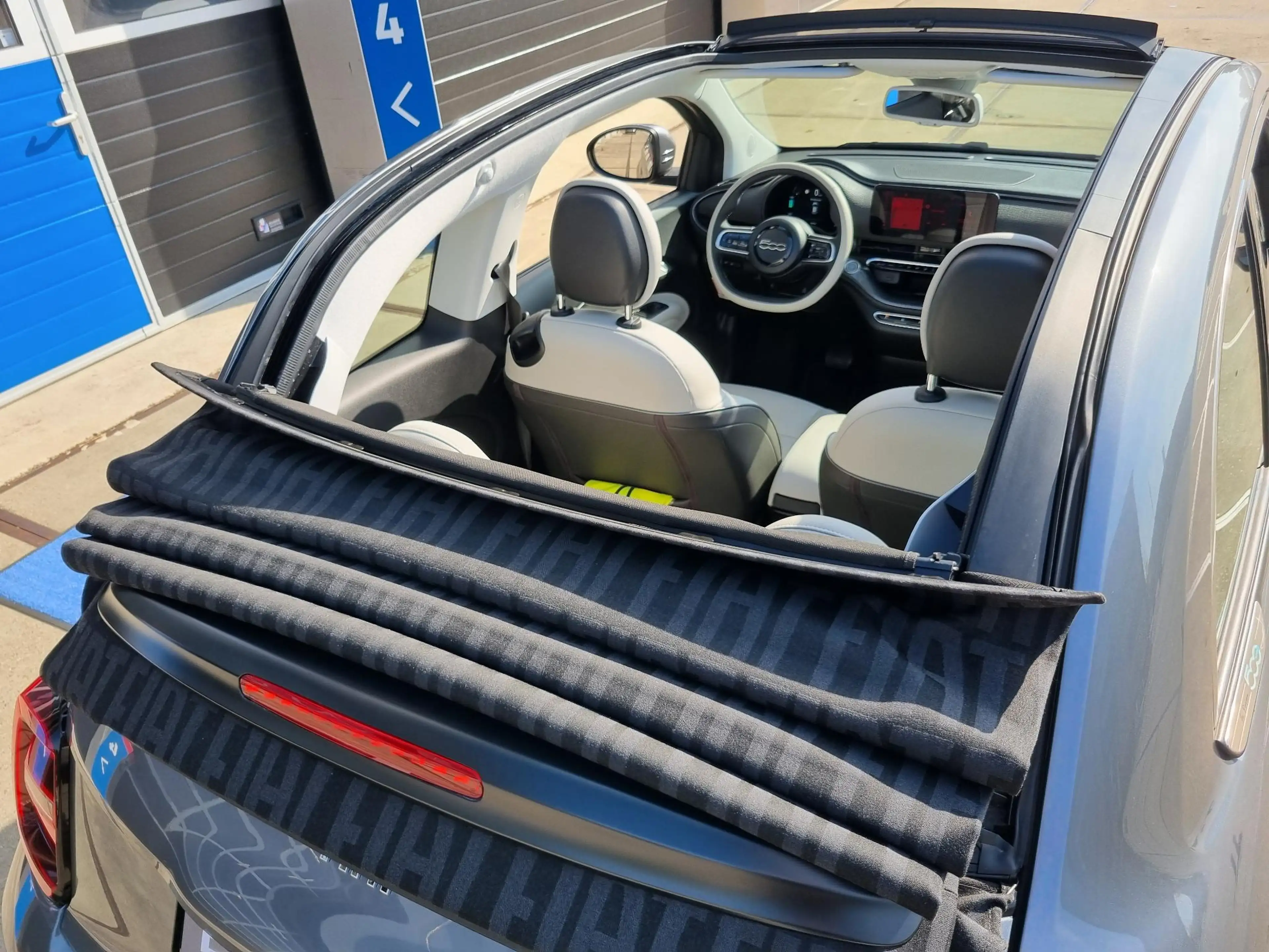 Fiat 500e Cabrio La Prima by Bocelli 42 kWh JBL / 17 INCH / — photo 20