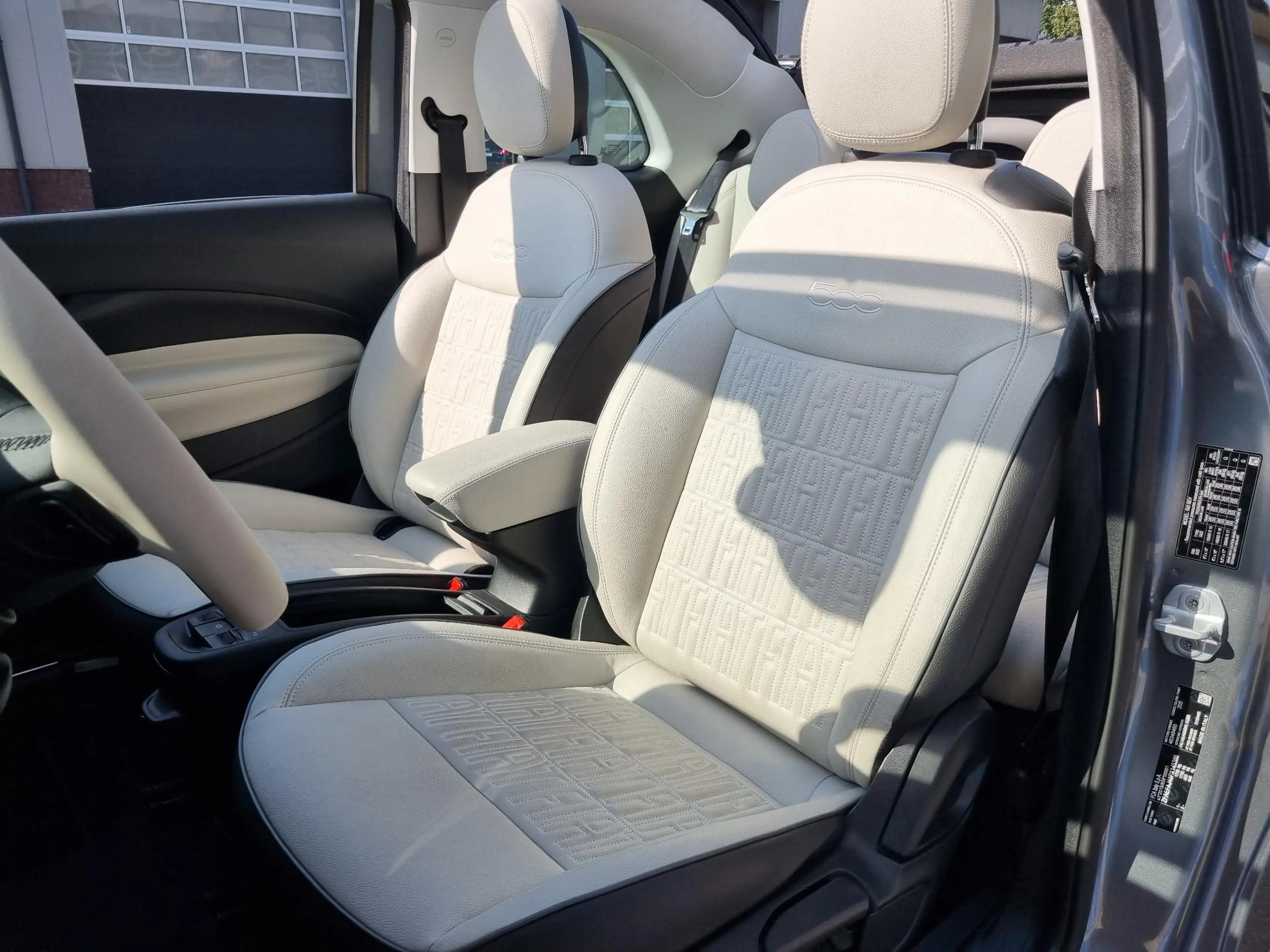 Fiat 500e Cabrio La Prima by Bocelli 42 kWh JBL / 17 INCH / — photo 5