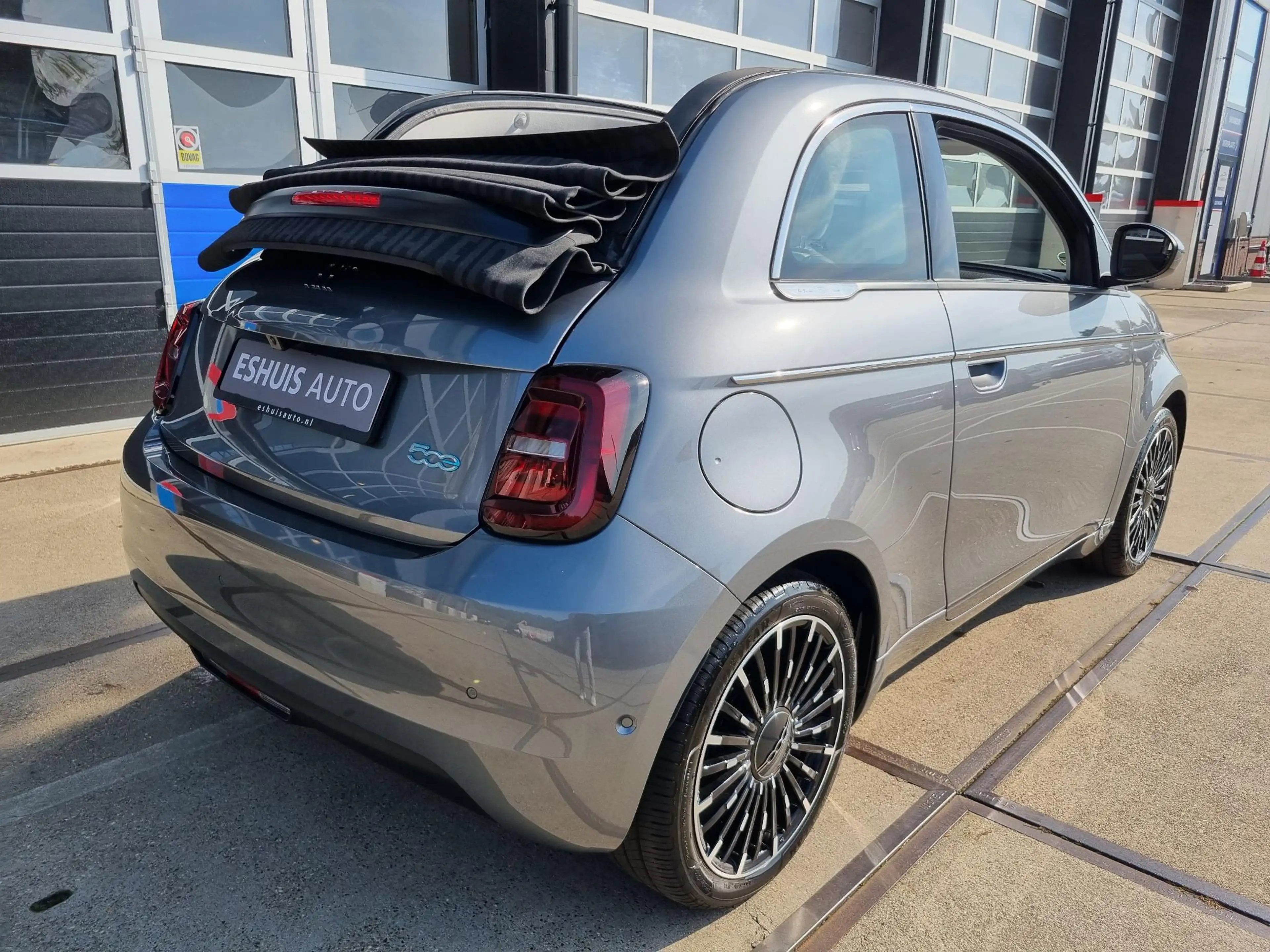 Fiat 500e Cabrio La Prima by Bocelli 42 kWh JBL / 17 INCH / — photo 3