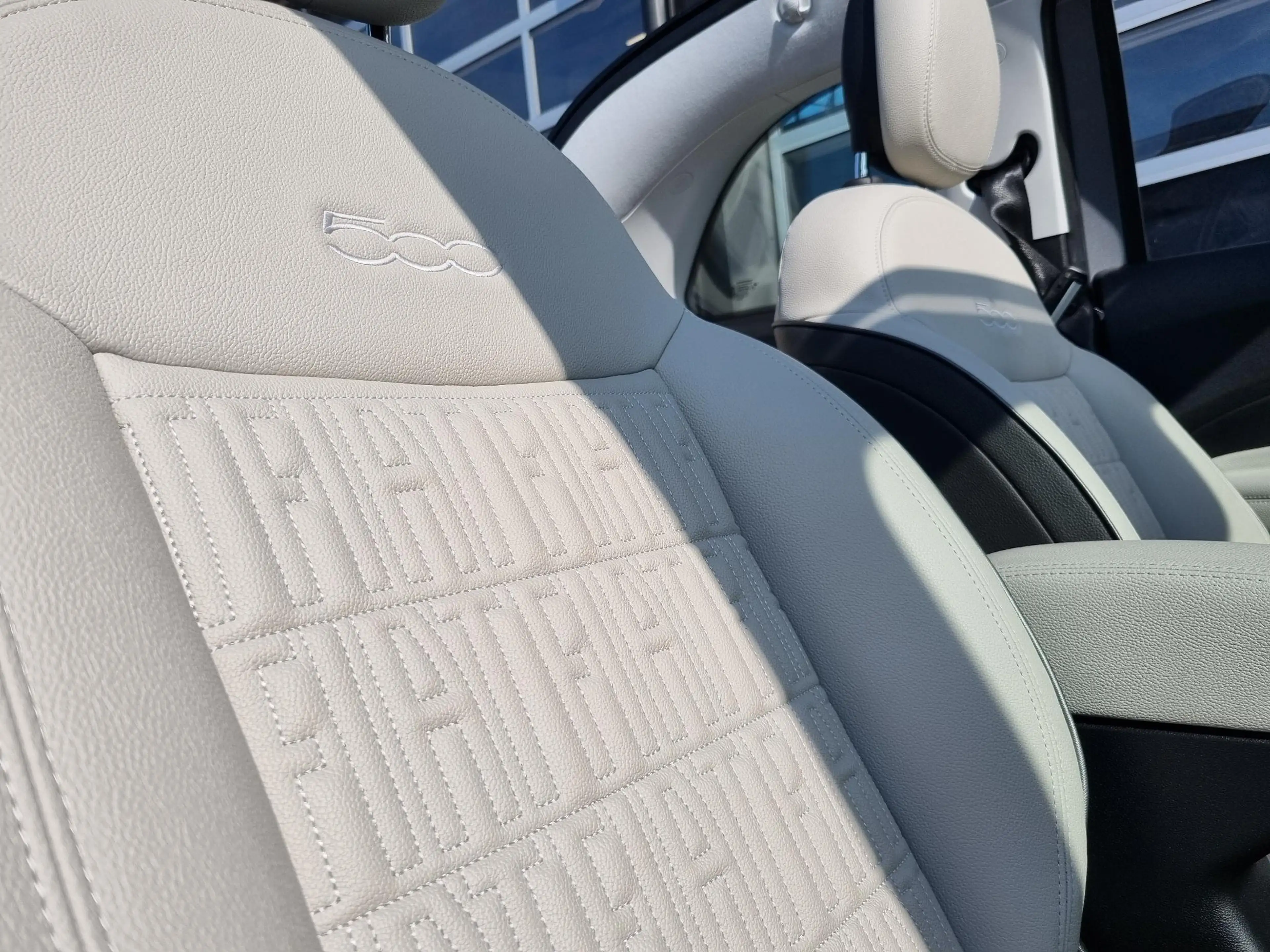 Fiat 500e Cabrio La Prima by Bocelli 42 kWh JBL / 17 INCH / — photo 9